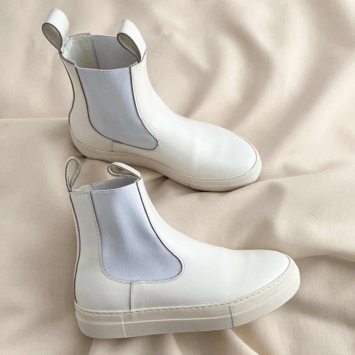 Sofie D'Hoore "Faith" Boots in White, size 39.5 (fits size 9)