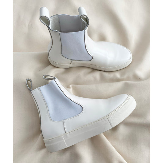 Sofie D'Hoore "Faith" Boots in White, size 39.5 (fits size 9)