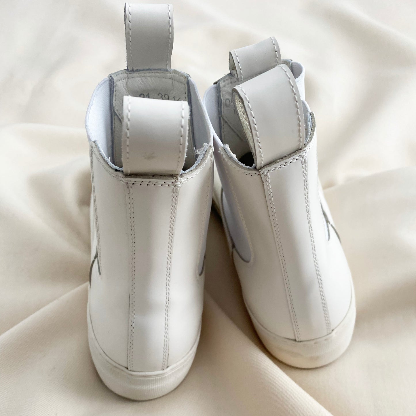 Sofie D'Hoore "Faith" Boots in White, size 39.5 (fits size 9)