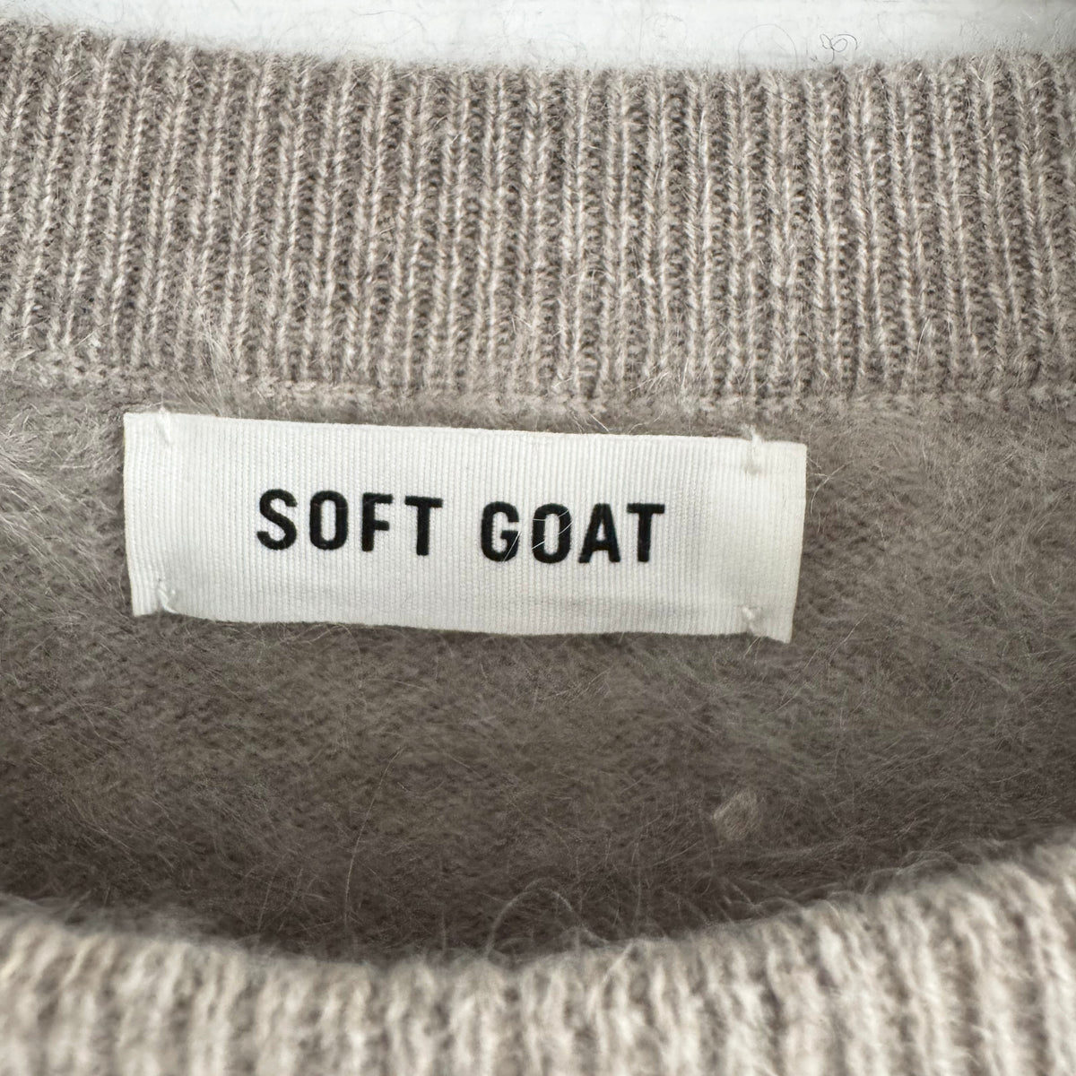 Soft Goat Short Sleeve Brushed Cashmere Sweater in Grey/Beige, size Medium