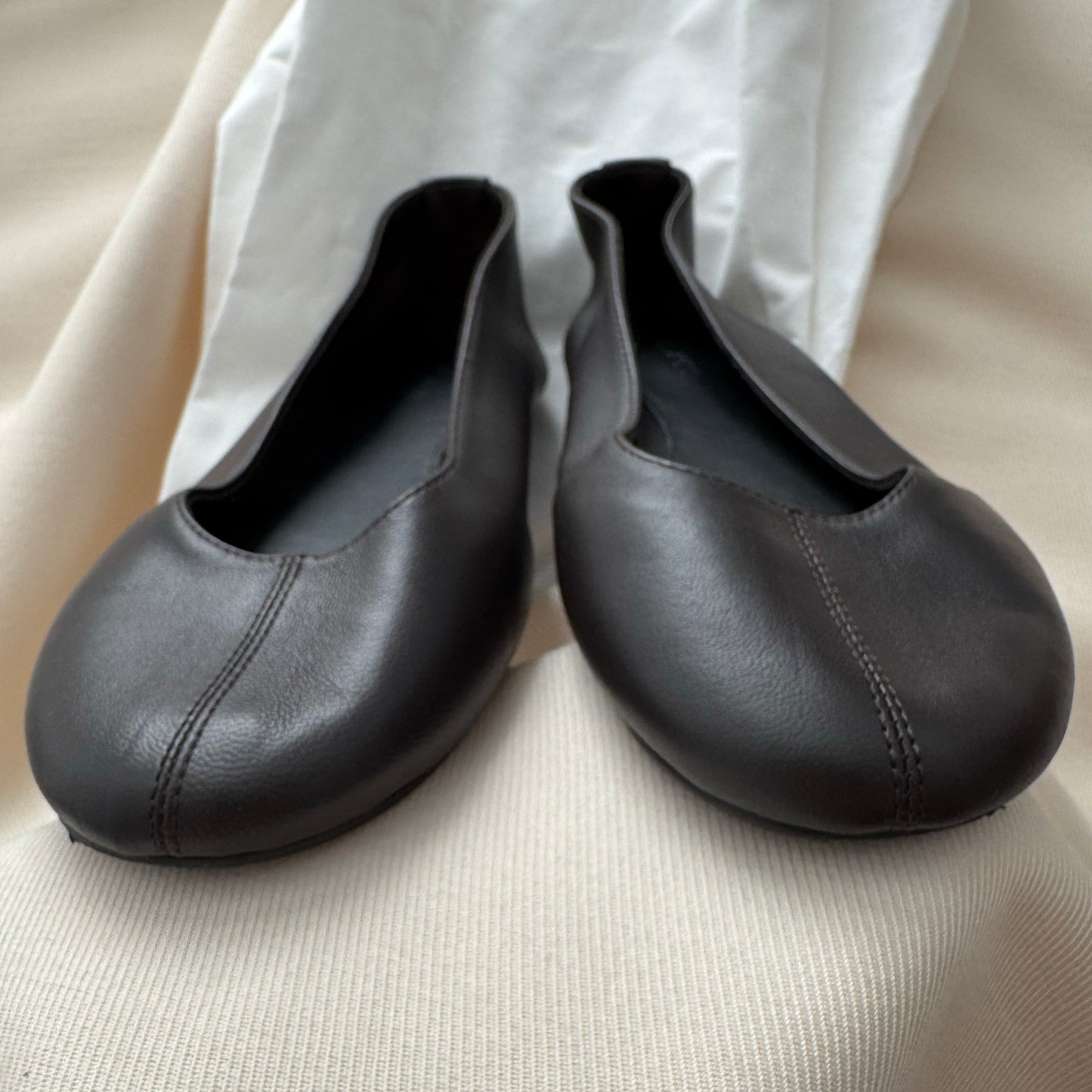 St Agni Low Scoop Ballet Flat in Coffee, size 37