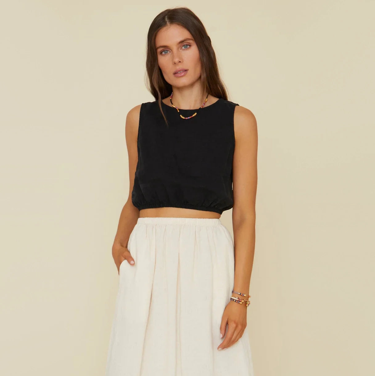 Xirena "Tallie" Cropped Linen Top in Black, size Small