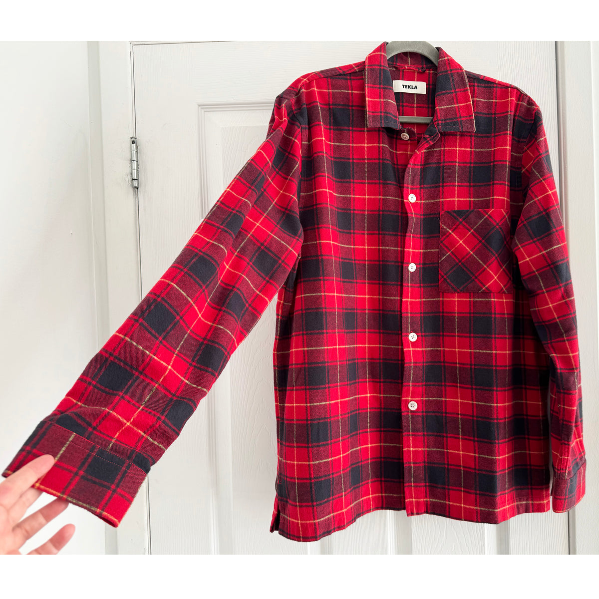 Tekla Flannel Shirt in Red, size Large