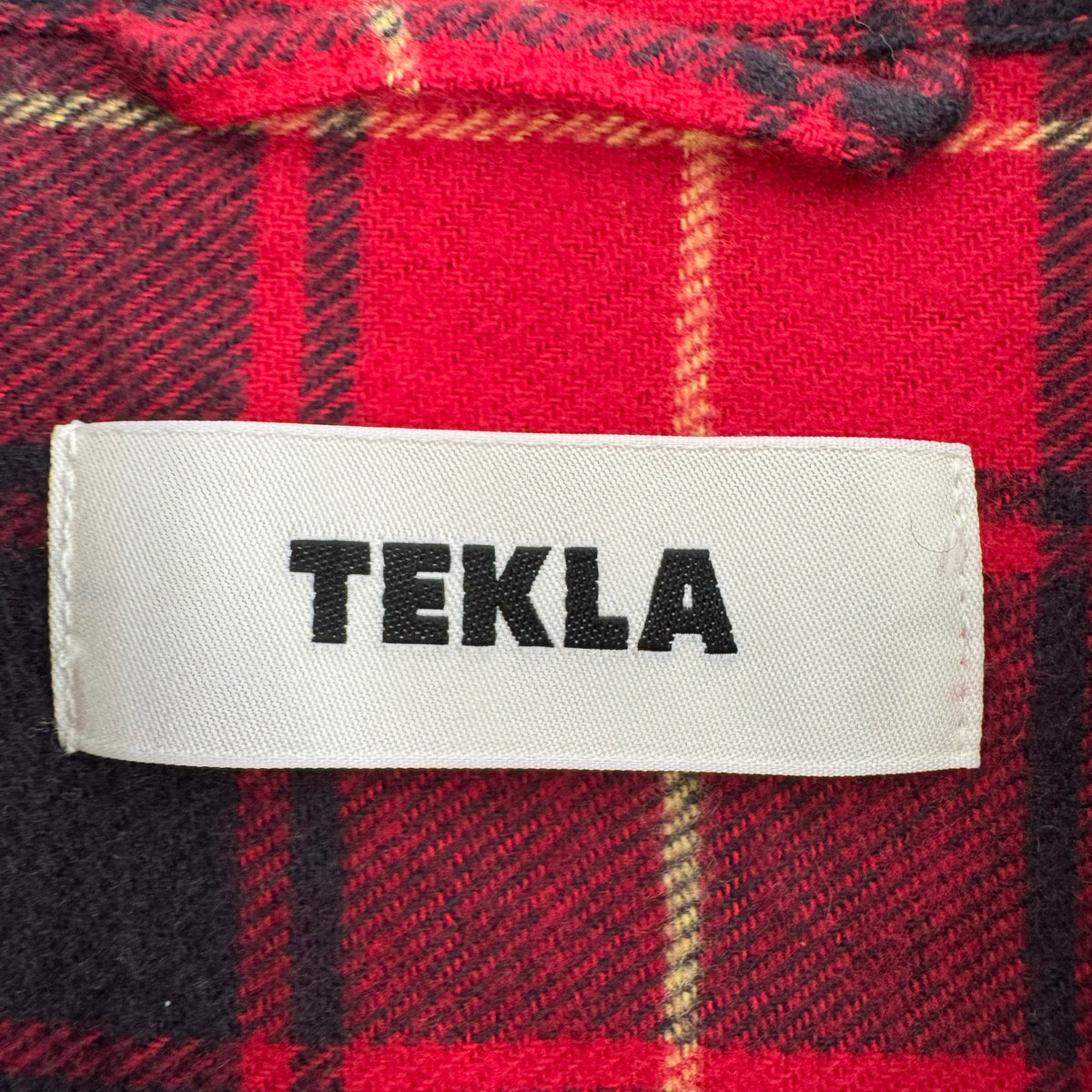 Tekla Flannel Shirt in Red, size Large