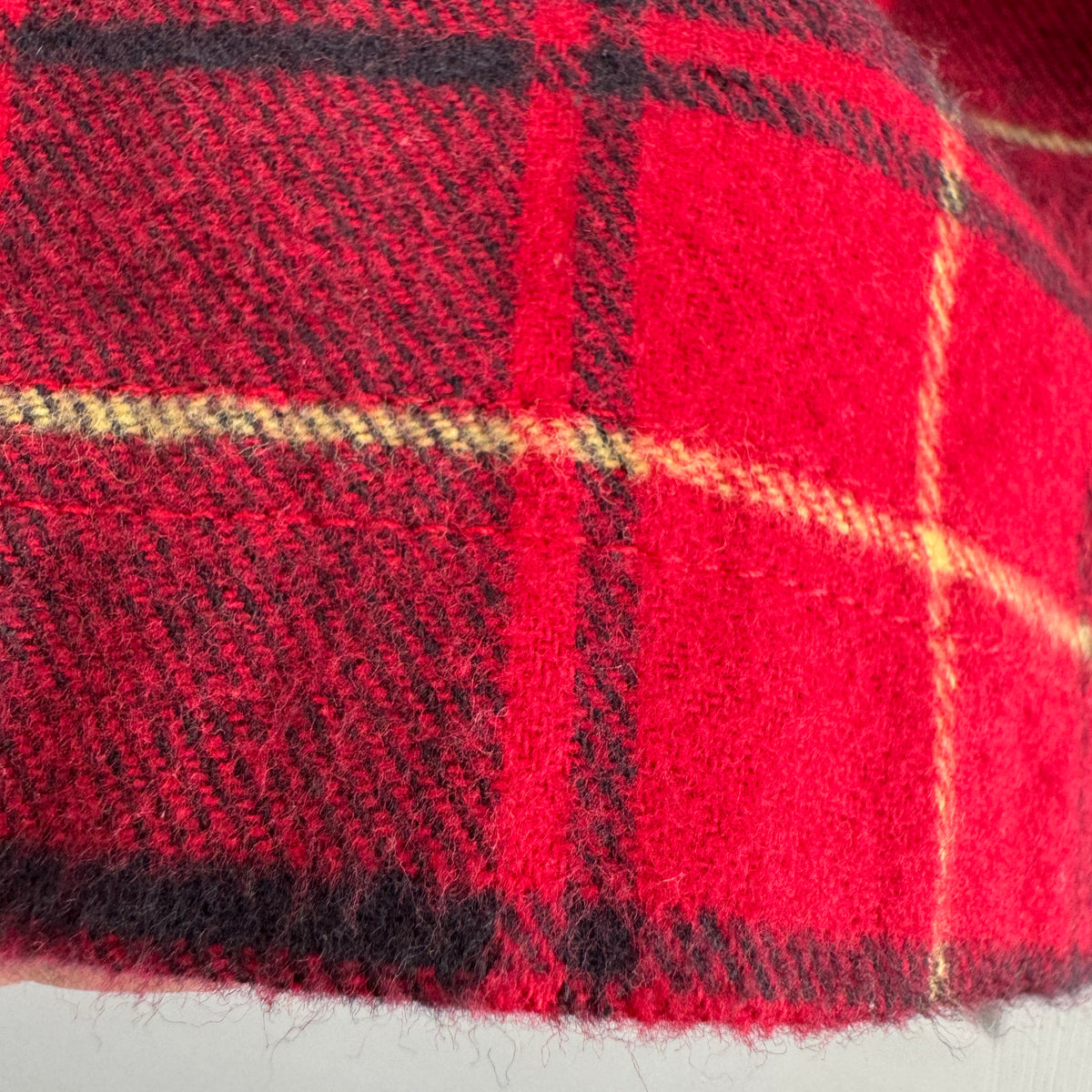 Tekla Flannel Shirt in Red, size Large