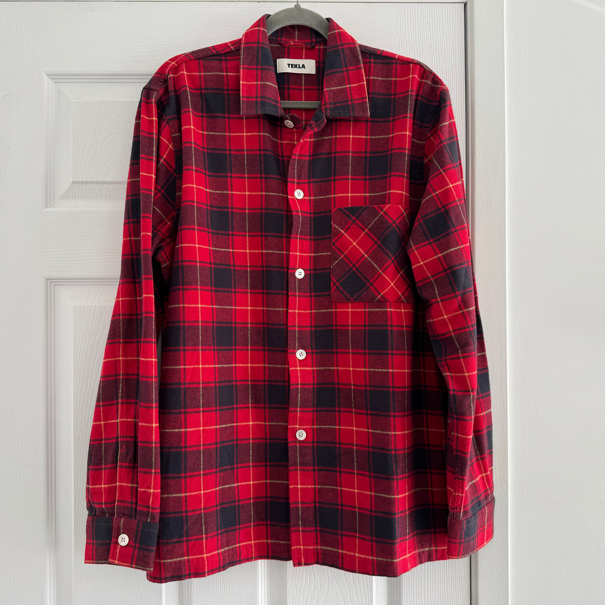 Tekla Flannel Shirt in Red, size Large