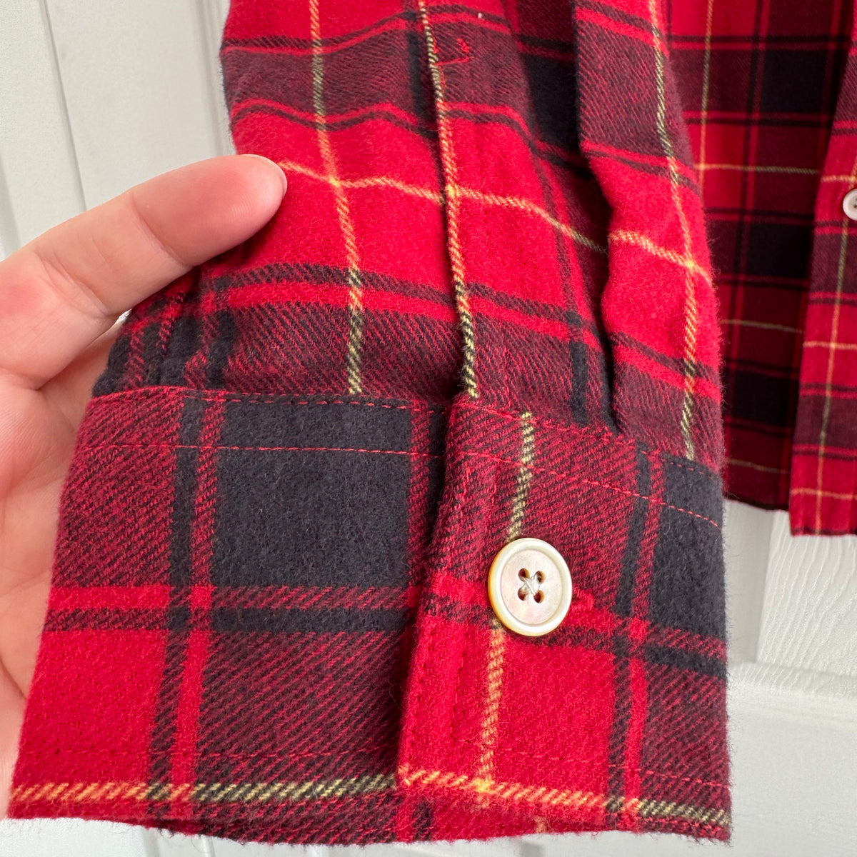Tekla Flannel Shirt in Red, size Large