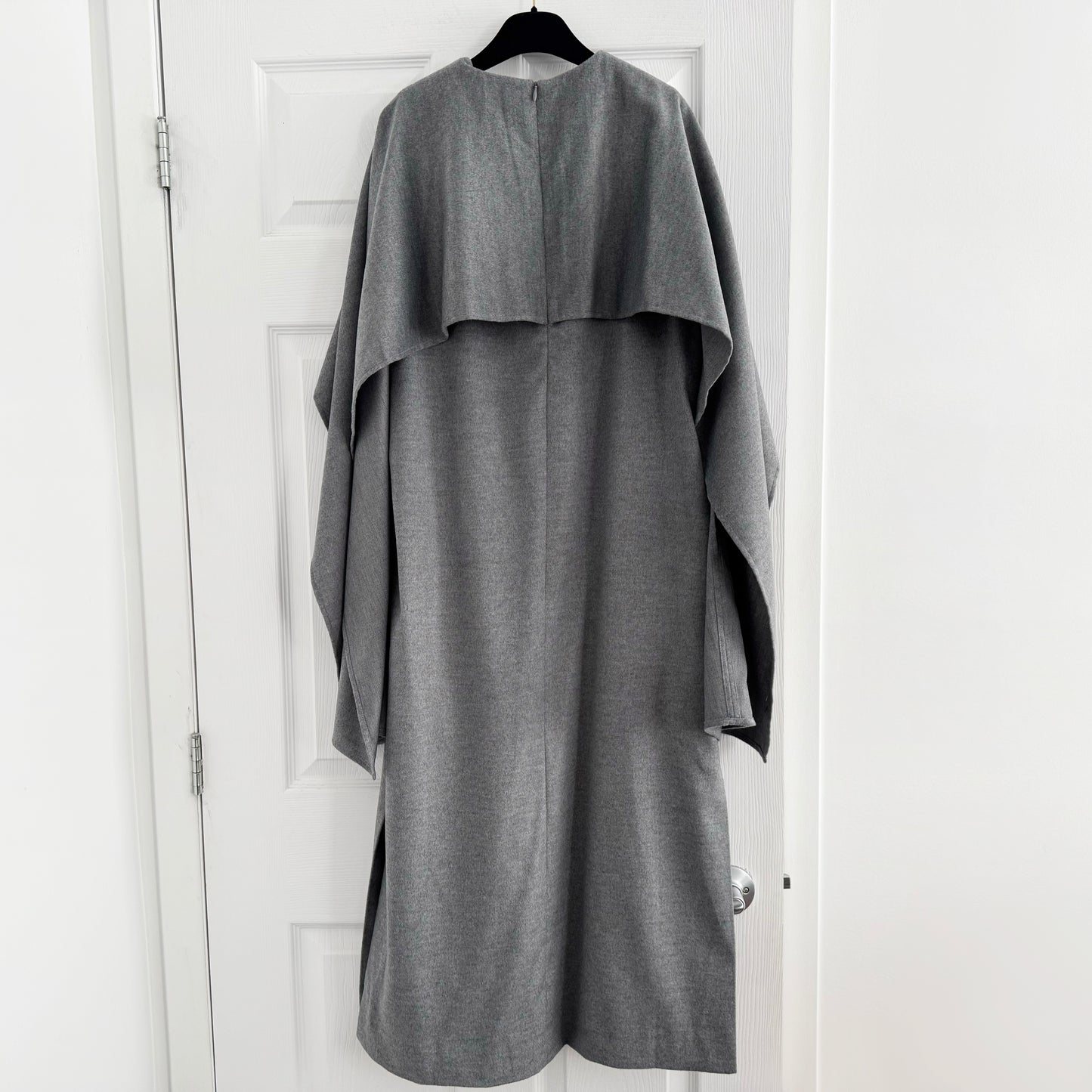 Front Row Shop Opera Cape Maxi Dress Grey Melange, size Small