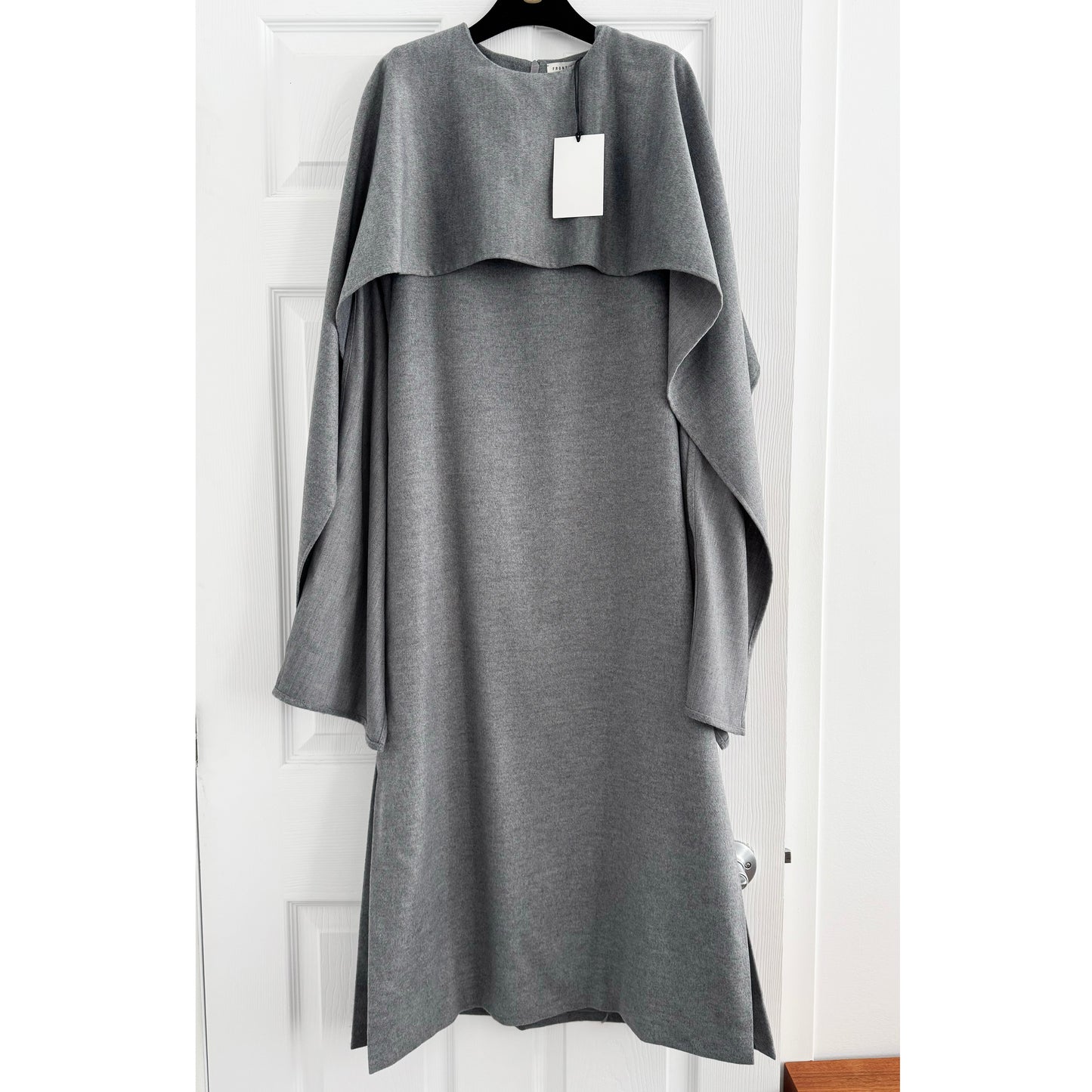 Front Row Shop Opera Cape Maxi Dress Grey Melange, size Small