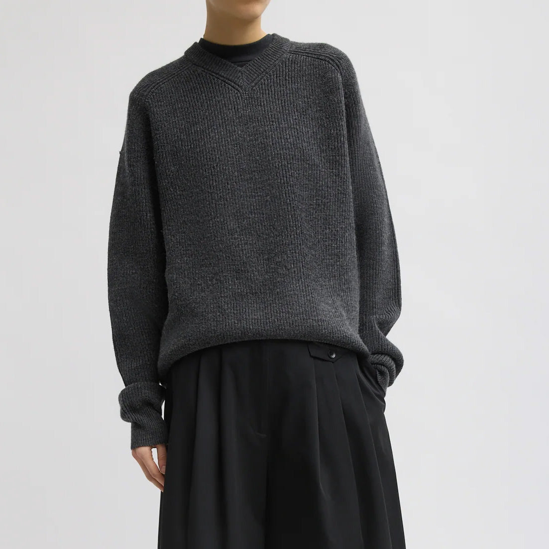 TIbi Cardigan Stitch V-Neck Easy Pullover in Charcoal Grey, size Medium