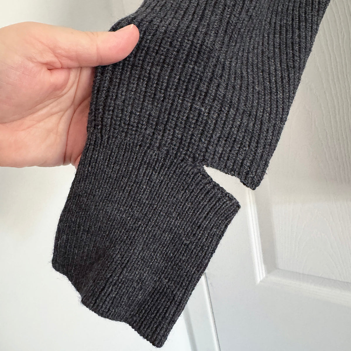 TIbi Cardigan Stitch V-Neck Easy Pullover in Charcoal Grey, size Medium