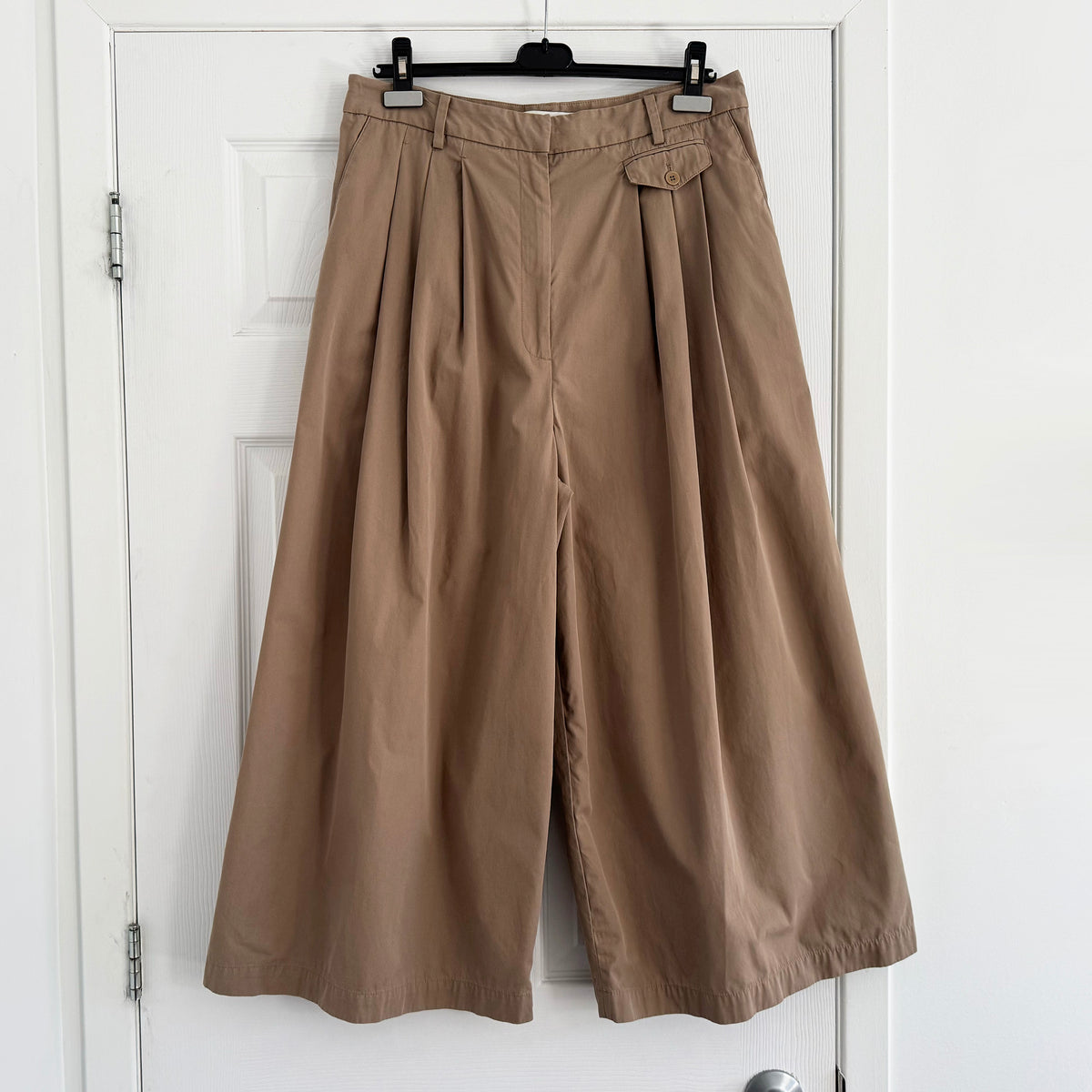 Tibi Bio Twill Triple Pleat Cropped Pant in "Vintage Khaki", size 12