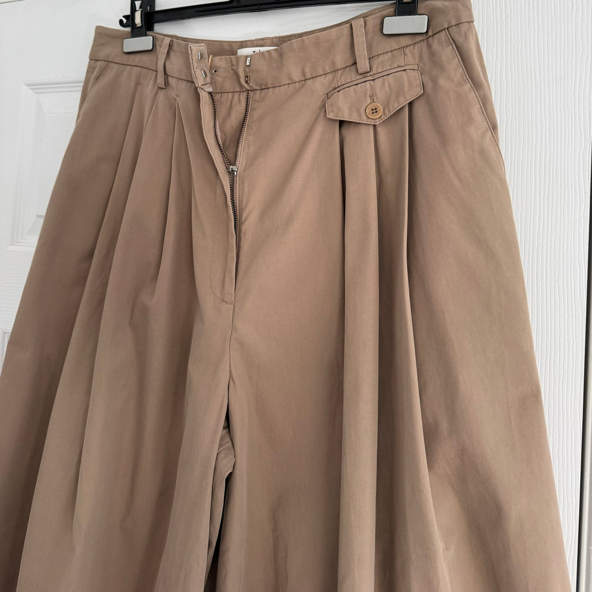 Tibi Bio Twill Triple Pleat Cropped Pant in "Vintage Khaki", size 12
