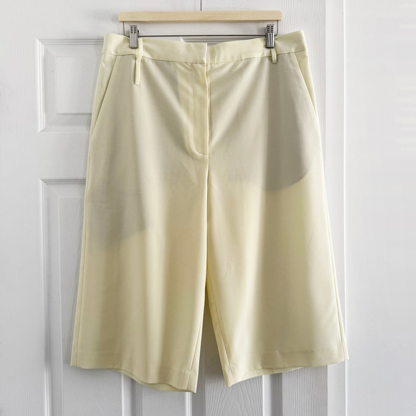 Tibi Tropical Wool Short in "Ivory" (Pale Yellow), size 12
