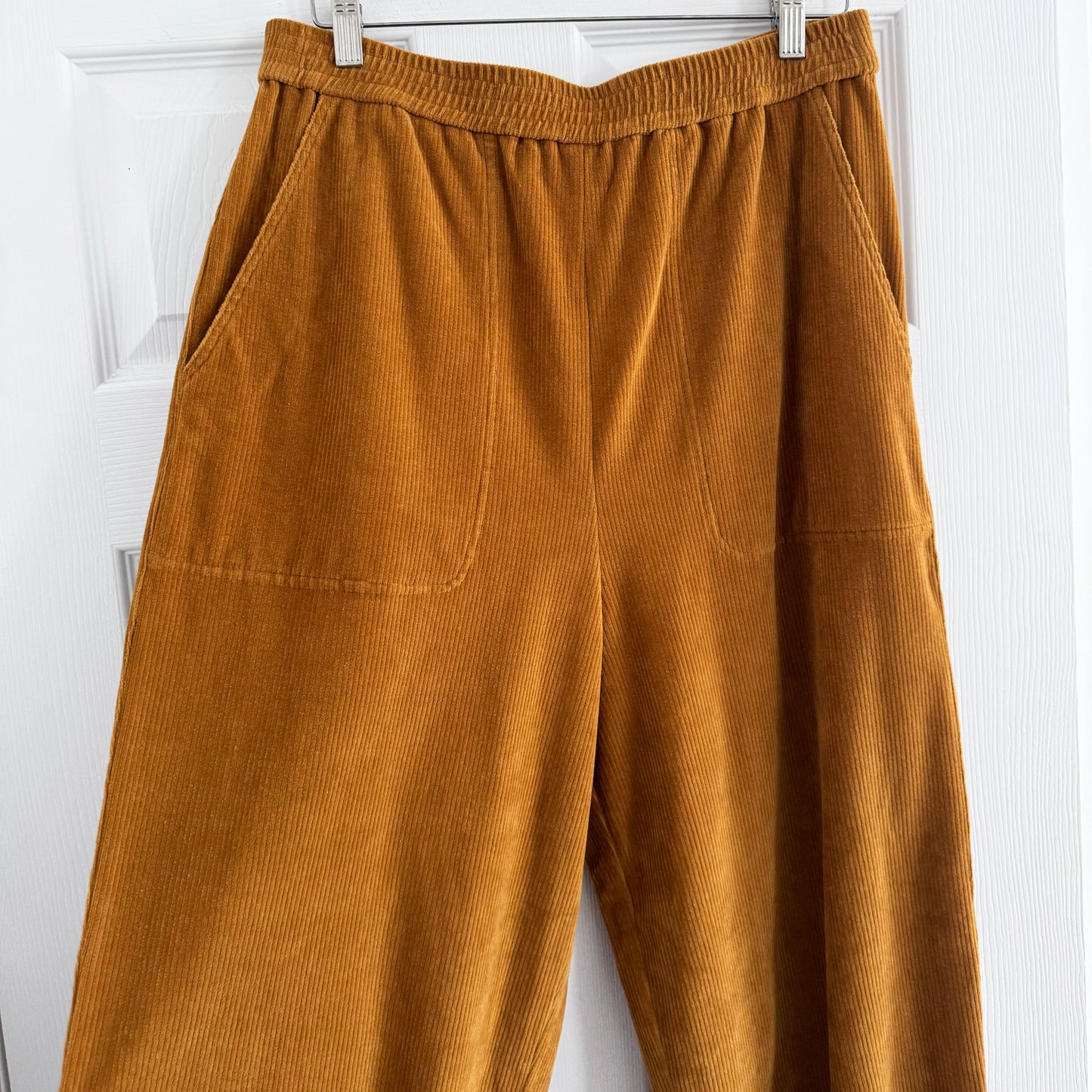 Tibi Corduroy Joggers in Brown, size Large