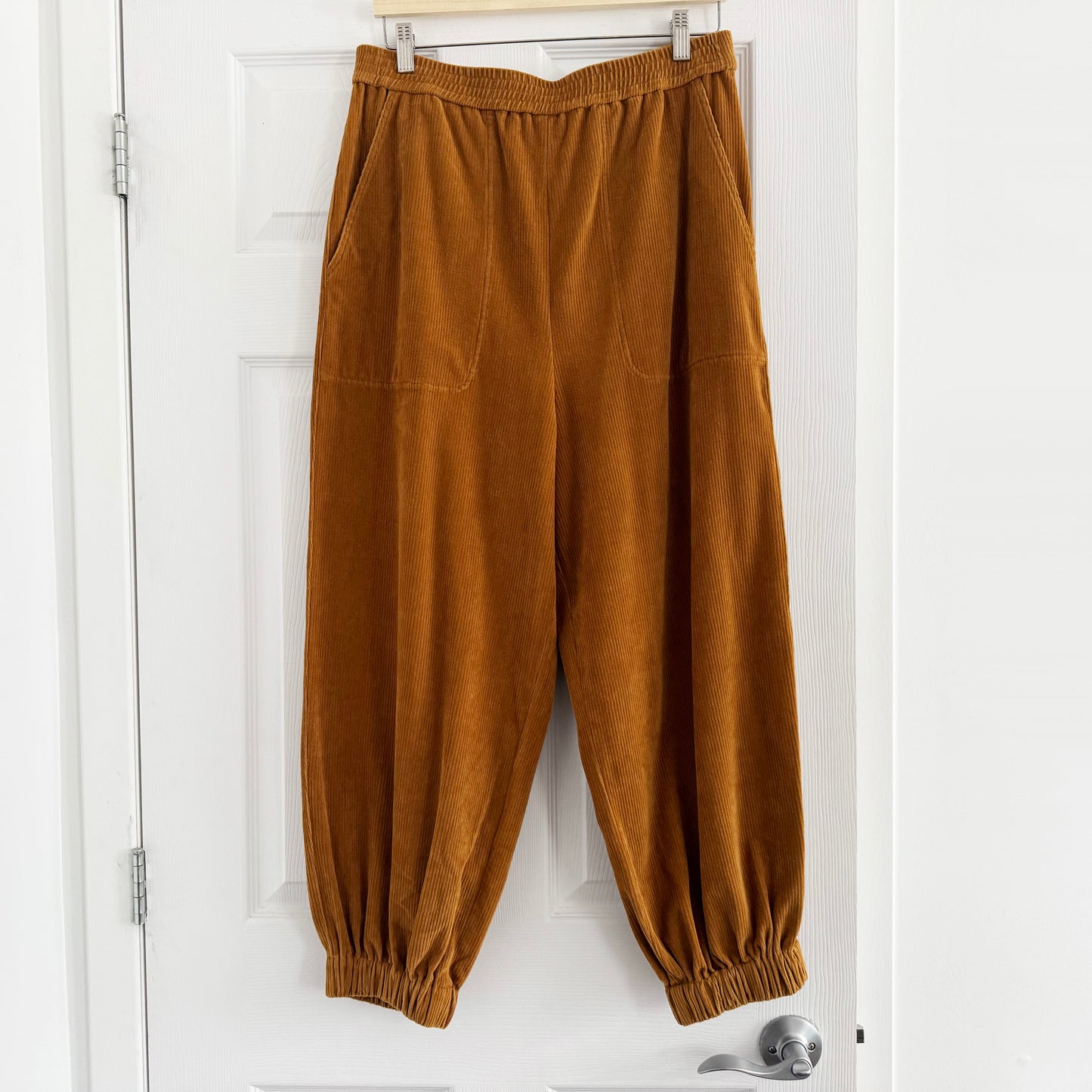 Tibi Corduroy Joggers in Brown, size Large