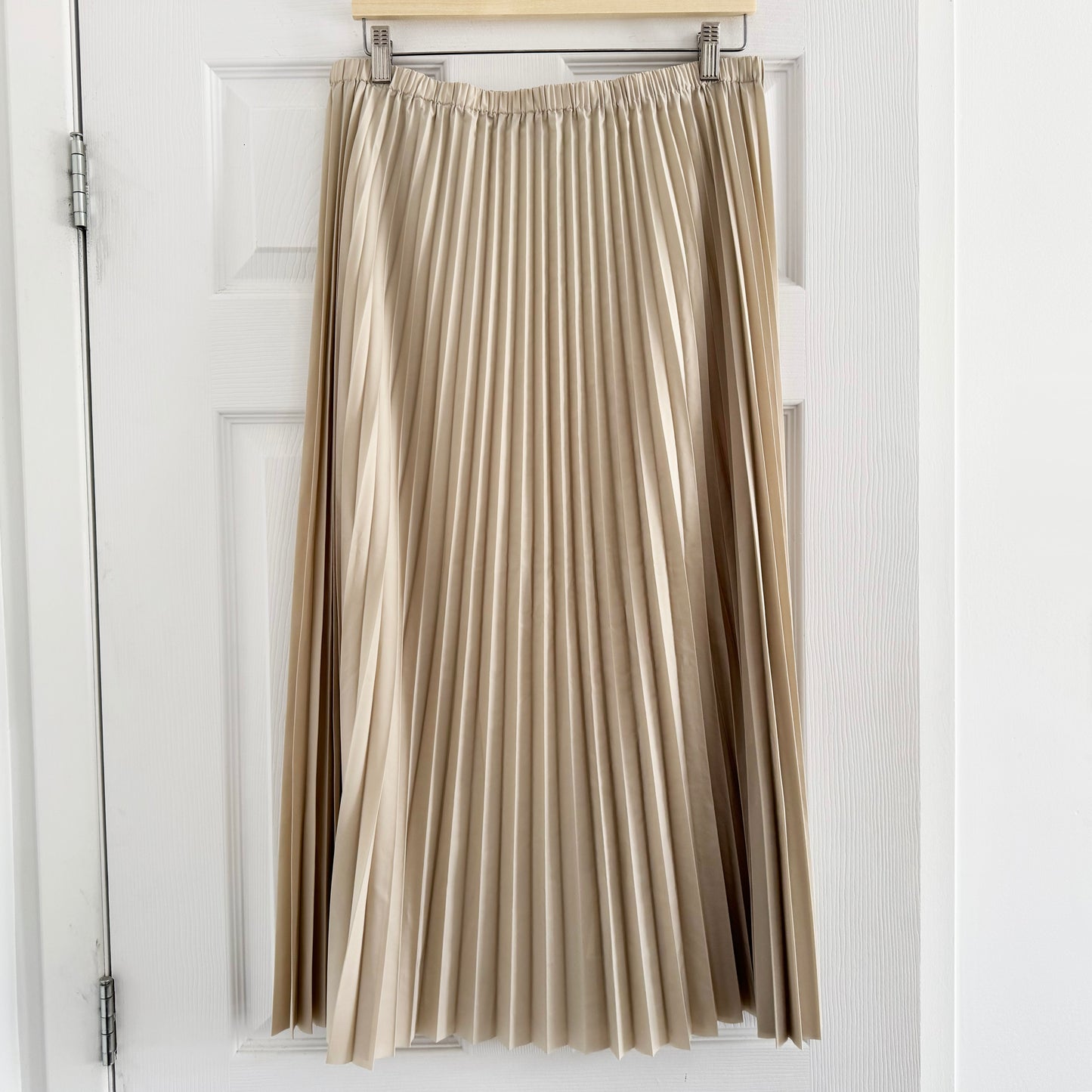 Tibi Italian Sporty Nylon Sunray Pleated Pull On Skirt in Beige, size Large