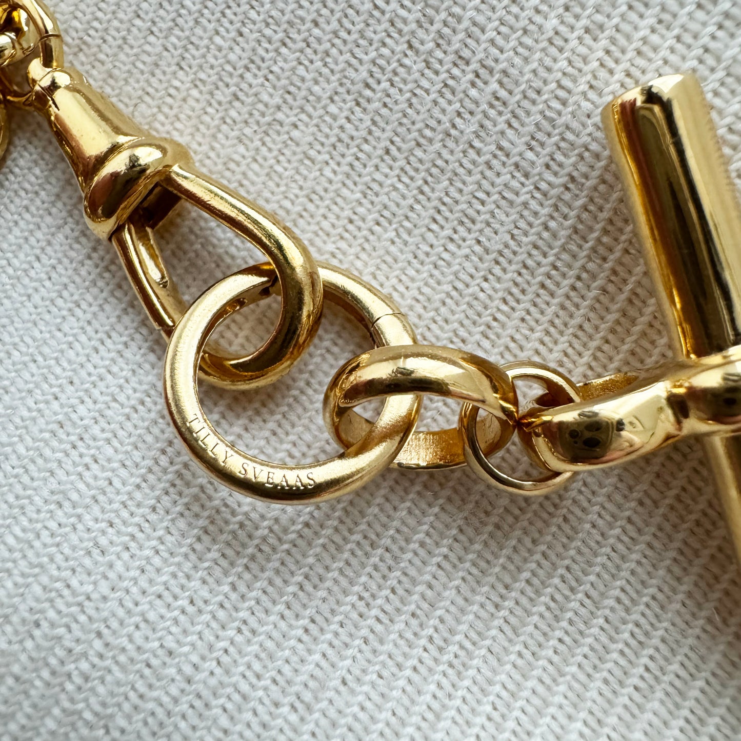 Tilly Sveaas Medium Gold T-bar on Medium Curb Clipt Necklace