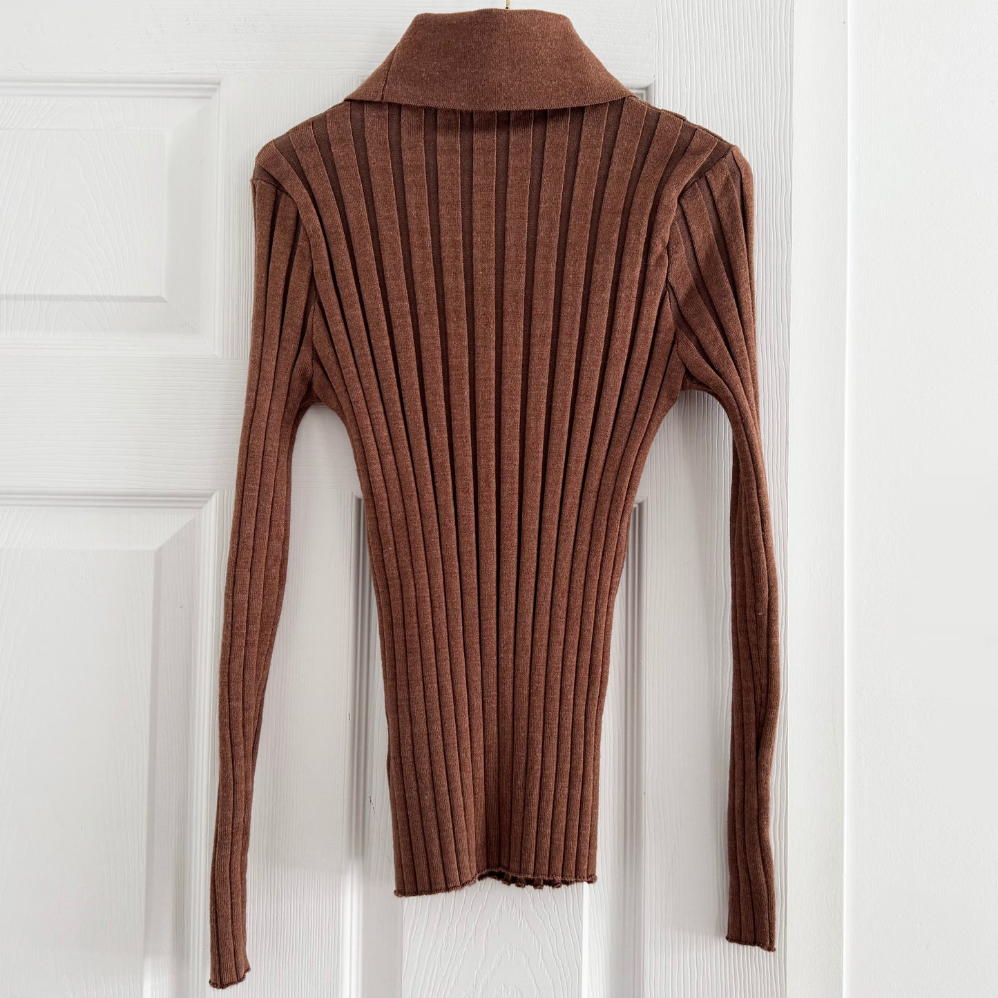 Toteme "Aviles" Ribbed Knit top w collar, size Medium (fits size small)