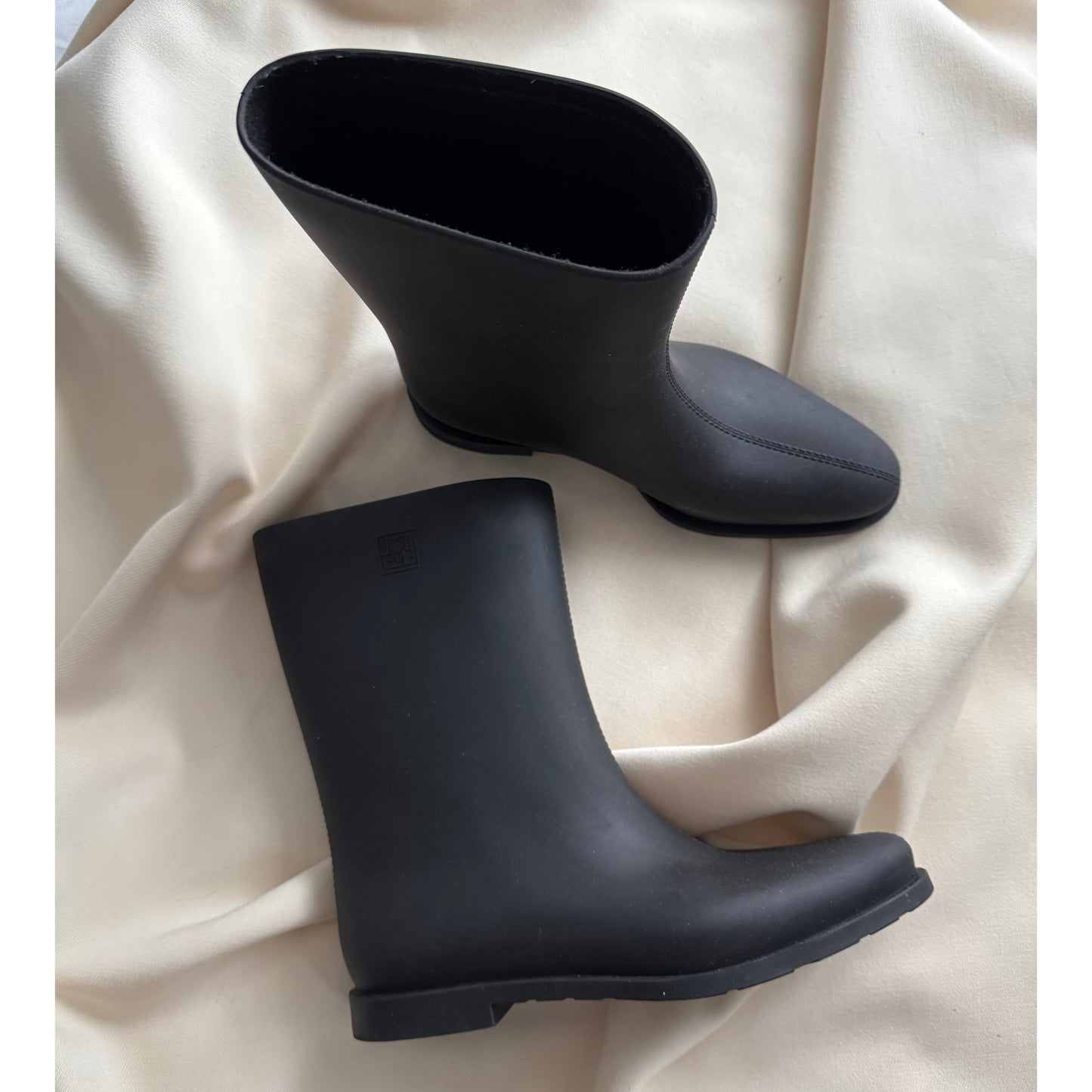 Toteme Rubber Rain Boots in Black, size 38