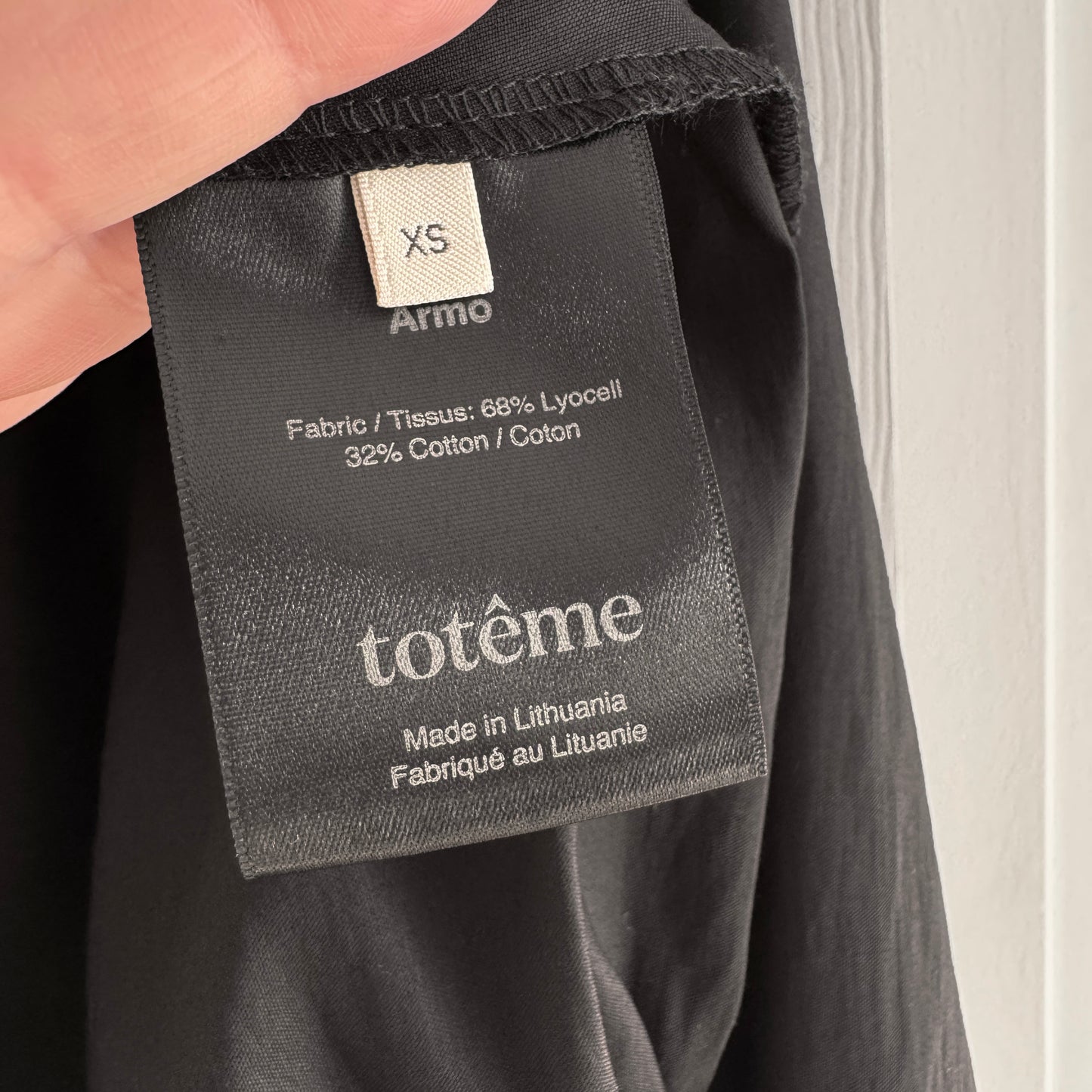 Chemisier Toteme « Armo » en noir, taille 34 (convient à un XS/S)