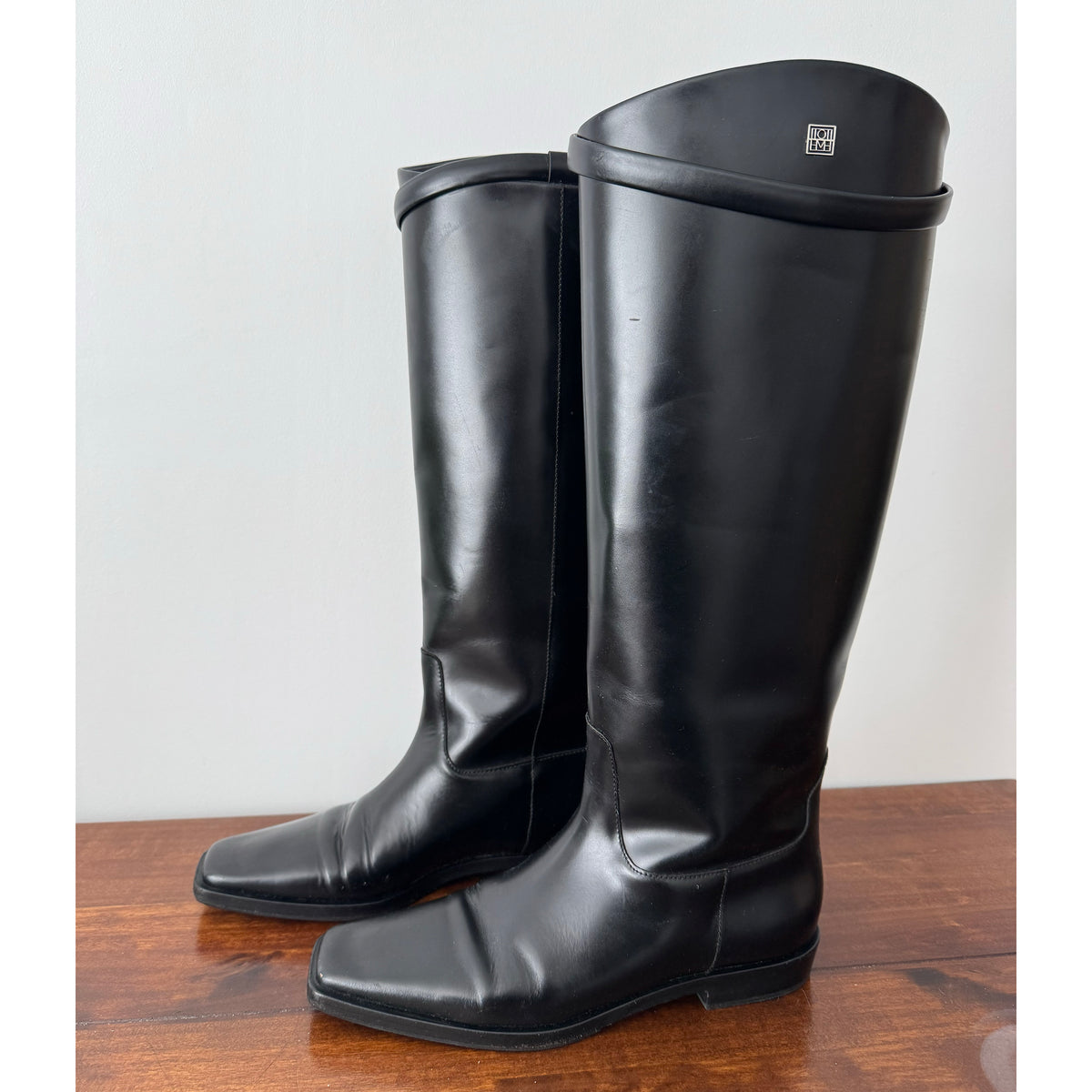 Toteme Riding Boots in Black, size 39