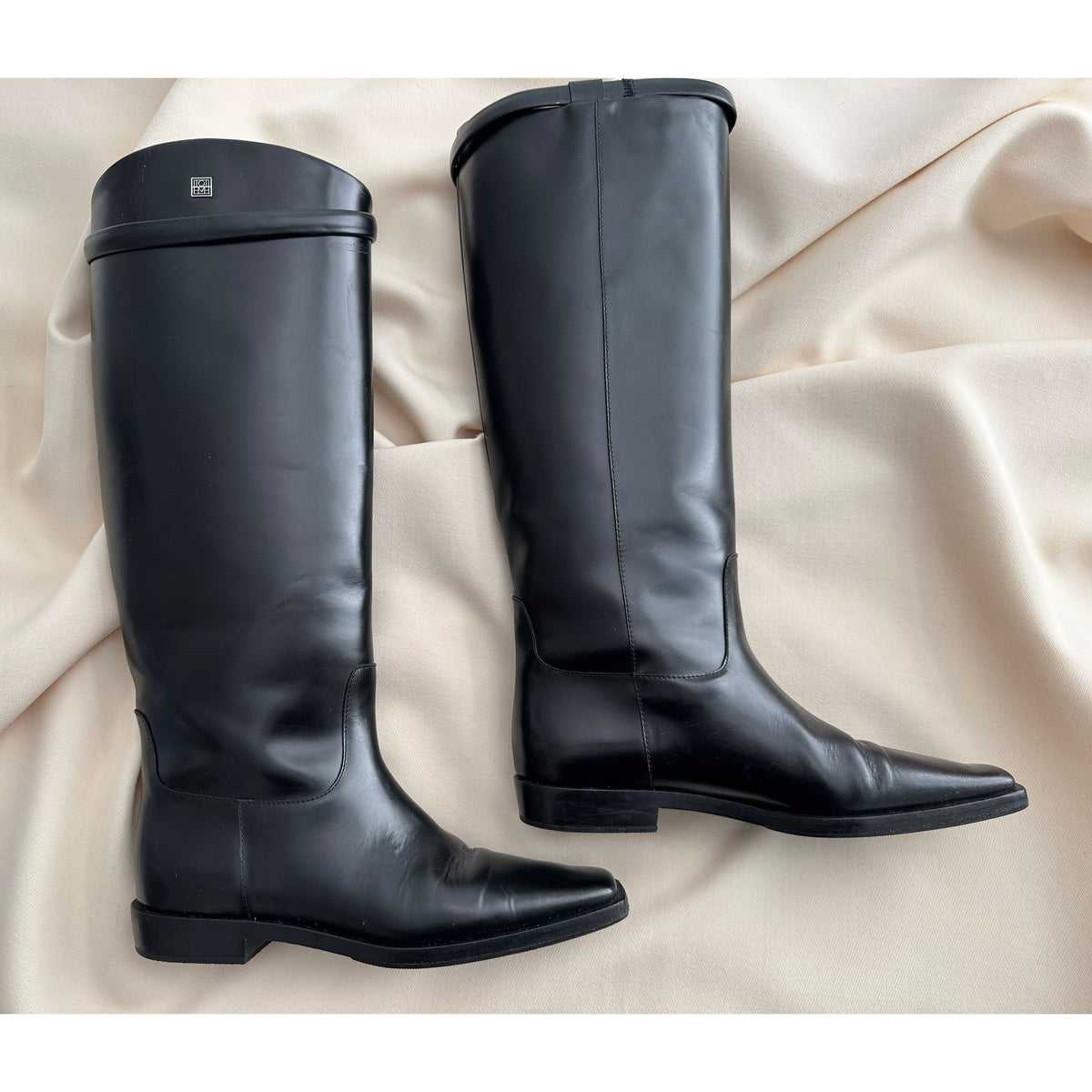 Toteme Riding Boots in Black, size 39