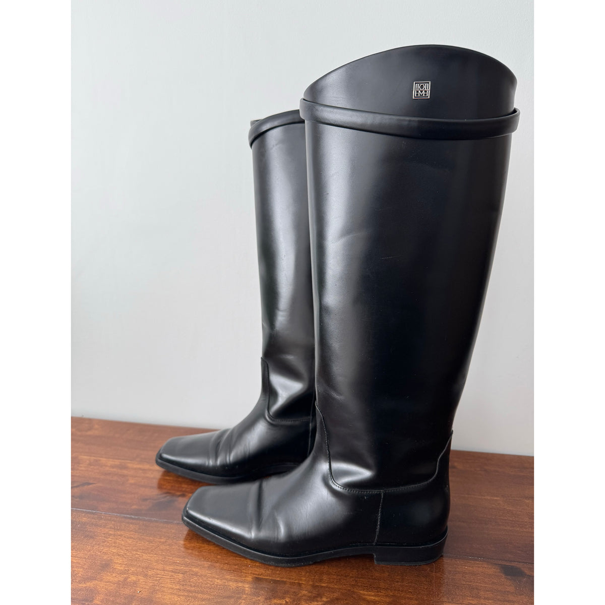 Toteme Riding Boots in Black, size 39