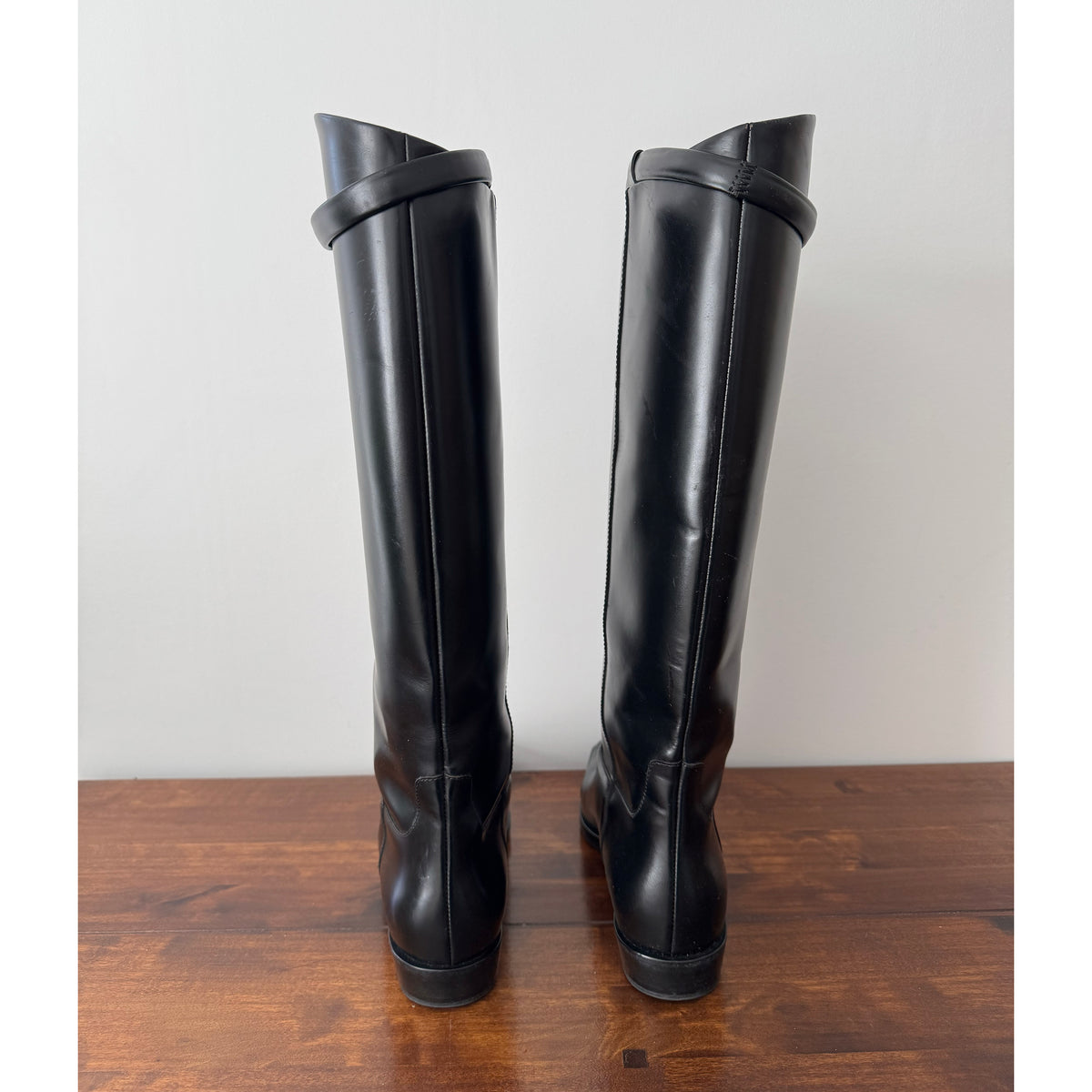 Toteme Riding Boots in Black, size 39
