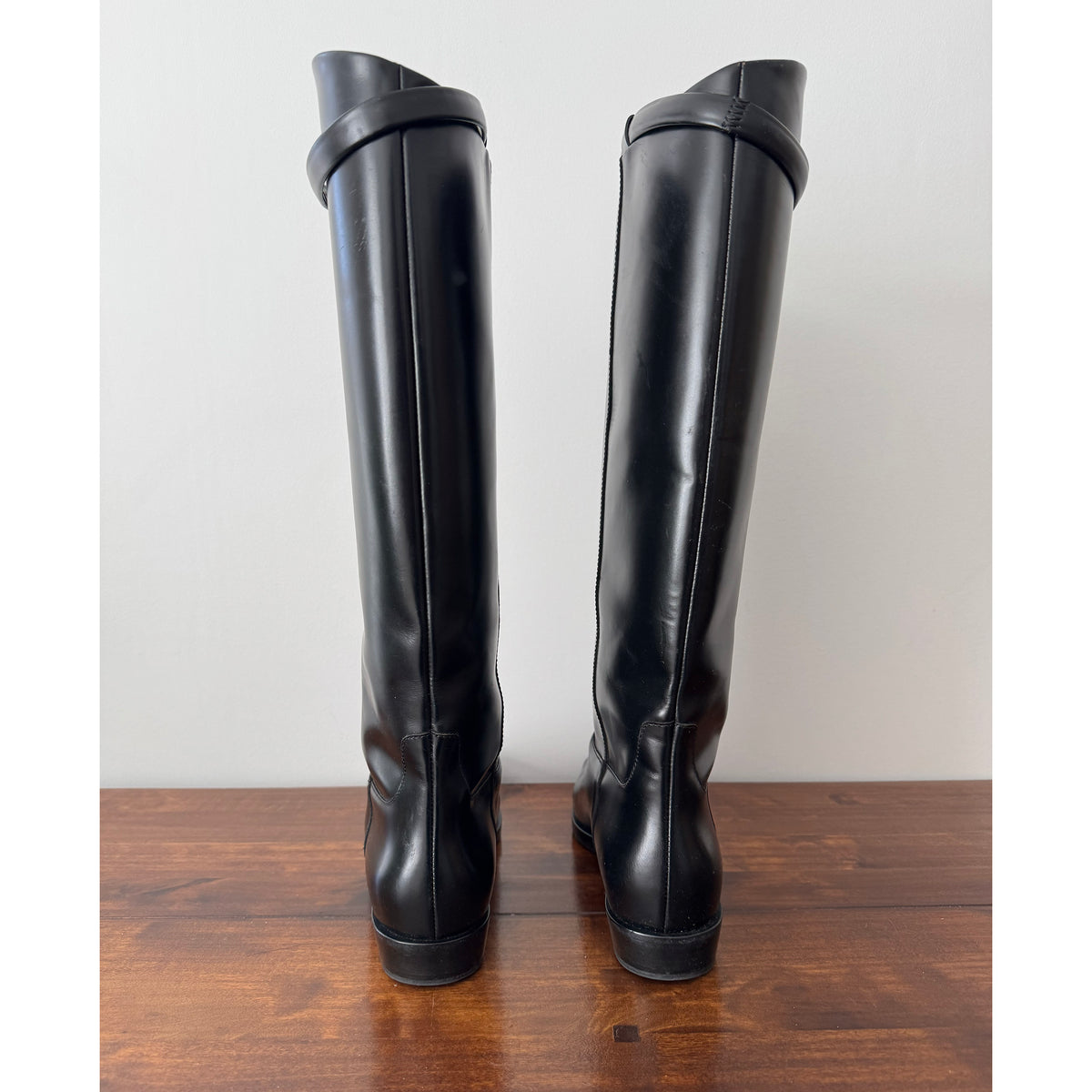 Toteme Riding Boots in Black, size 39