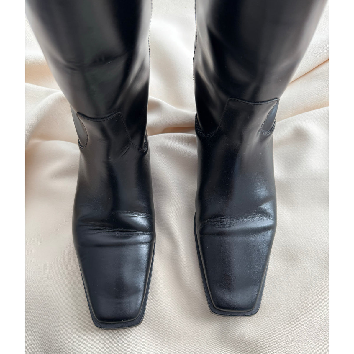 Toteme Riding Boots in Black, size 39