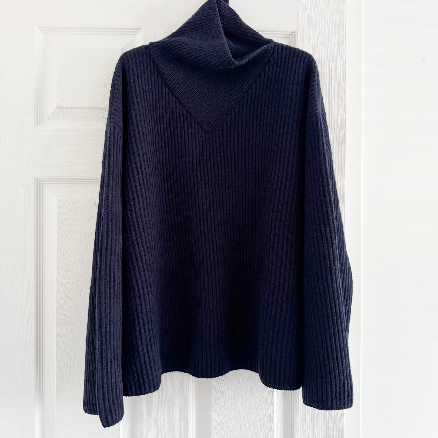 Toteme Wrapped Neck Ribbed Wool Sweater in Navy, size Medium