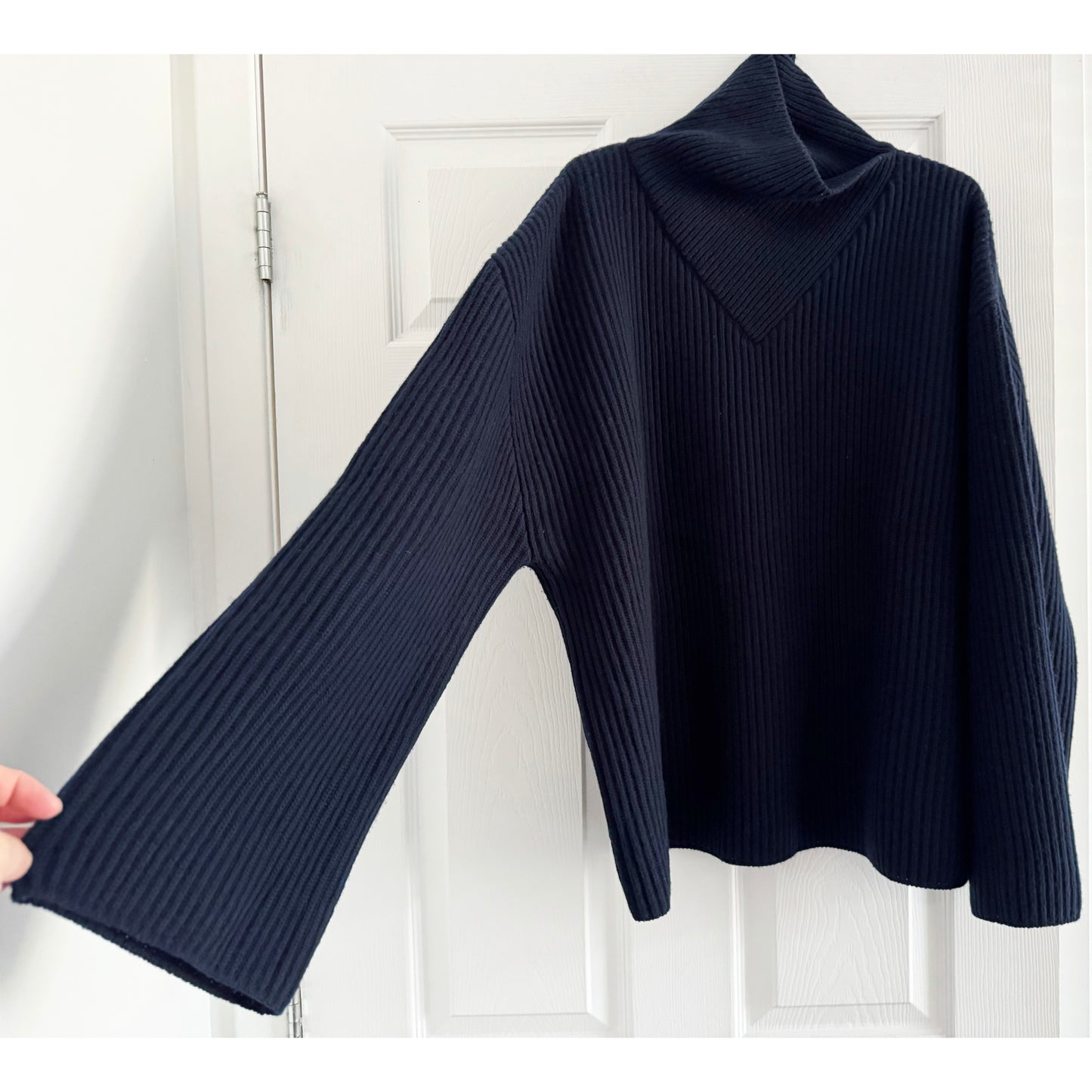Toteme Wrapped Neck Ribbed Wool Sweater in Navy, size Medium