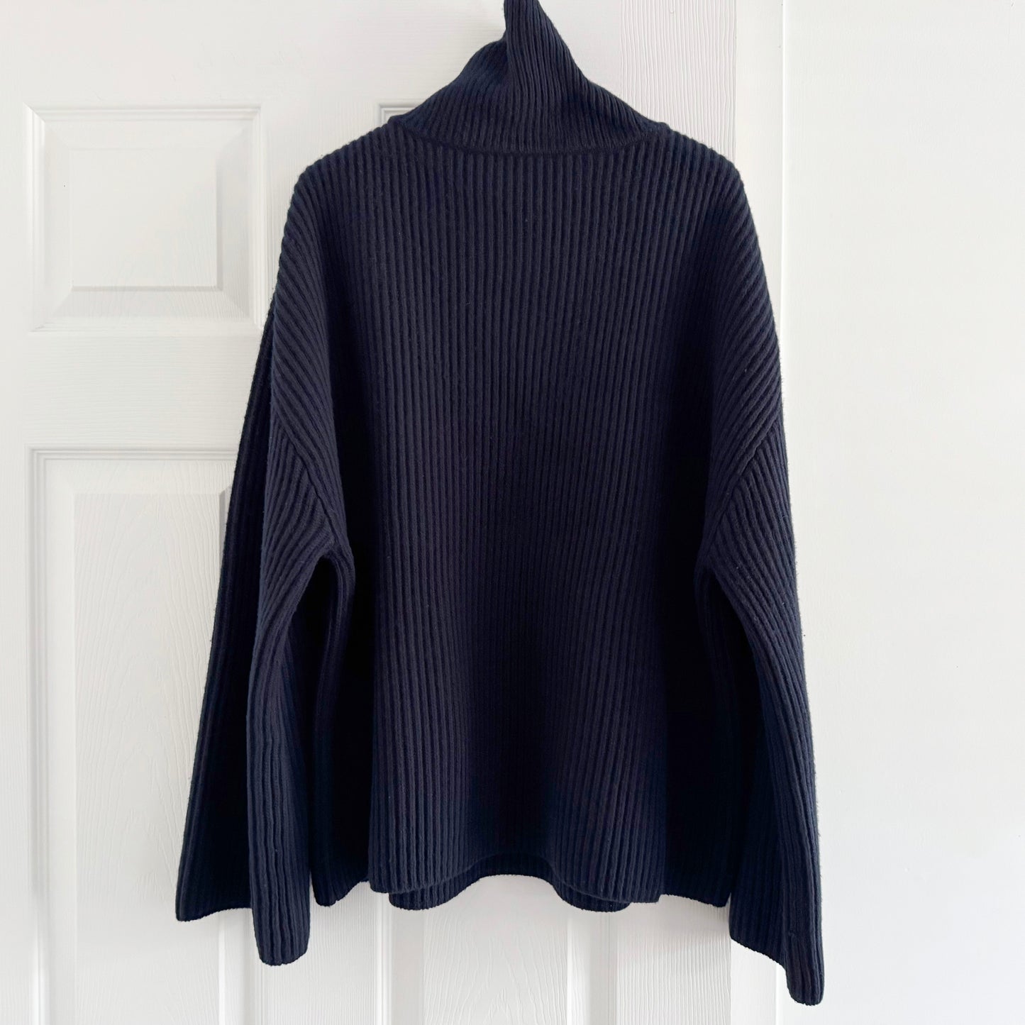 Toteme Wrapped Neck Ribbed Wool Sweater in Navy, size Medium