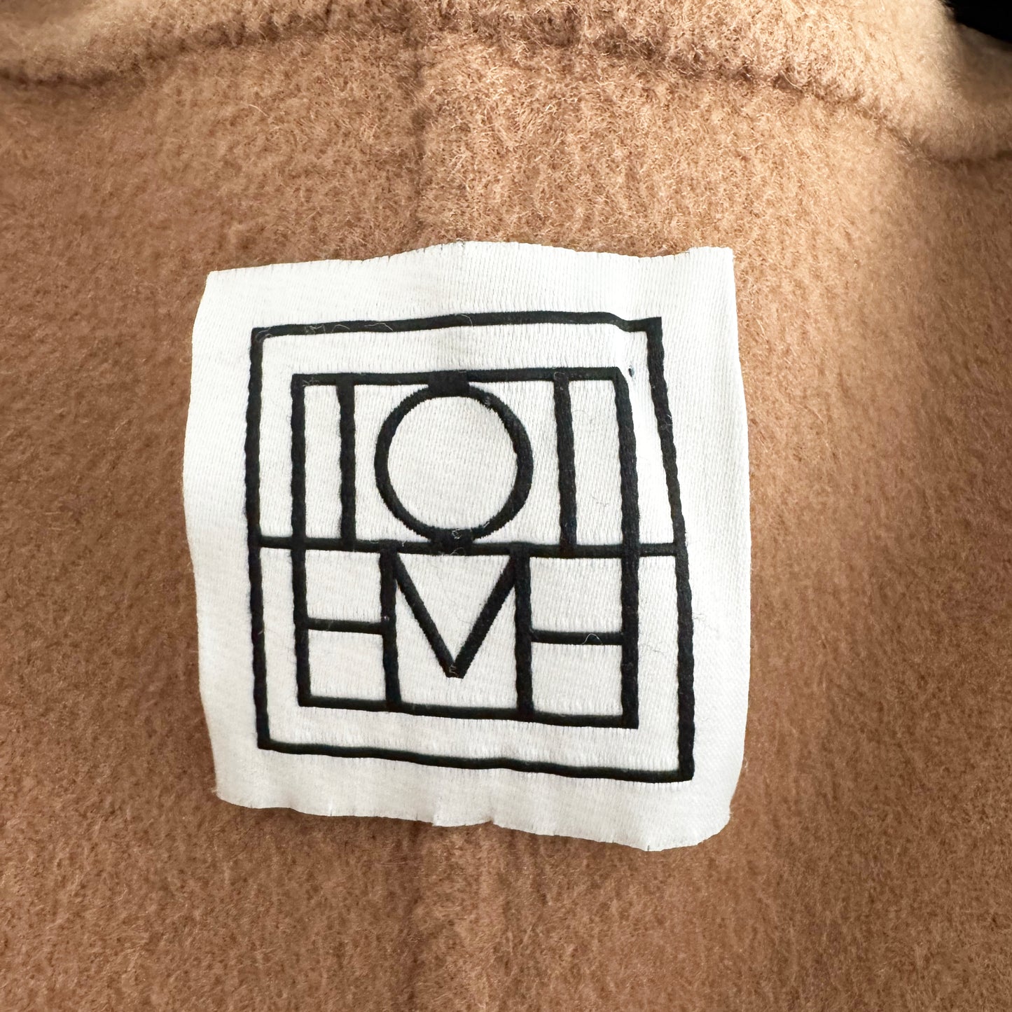 Totême Signature Doubleface Wool Coat in Camel, size Medium