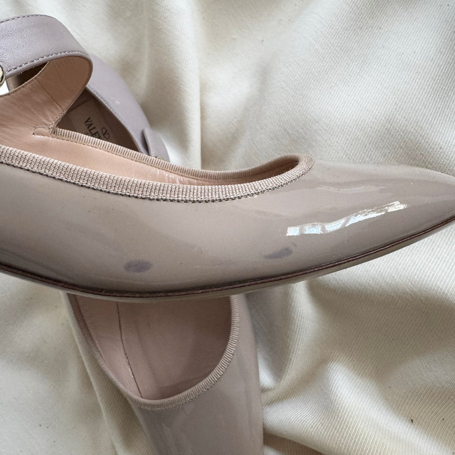 Valentino Garavani Plain Two-Tone Leather Mary Jane Pumps in Nude, size 40