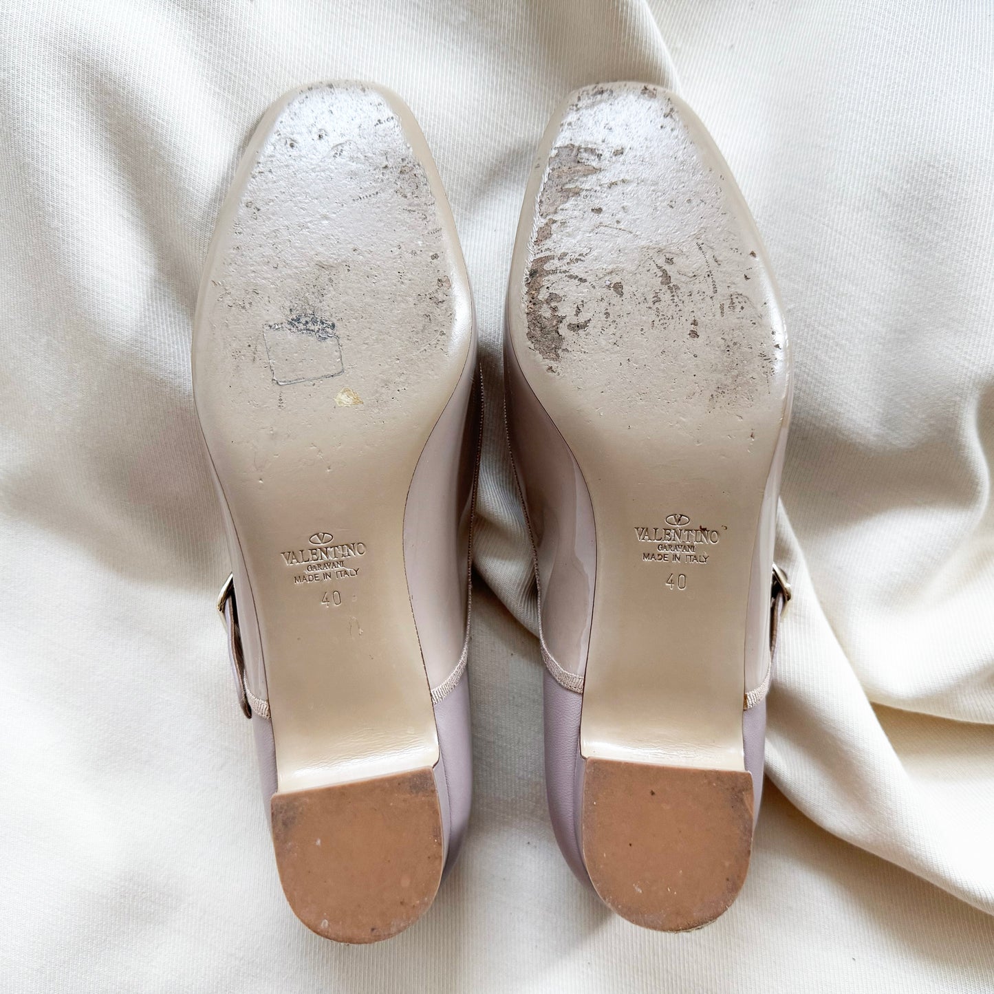 Valentino Garavani Plain Two-Tone Leather Mary Jane Pumps in Nude, size 40
