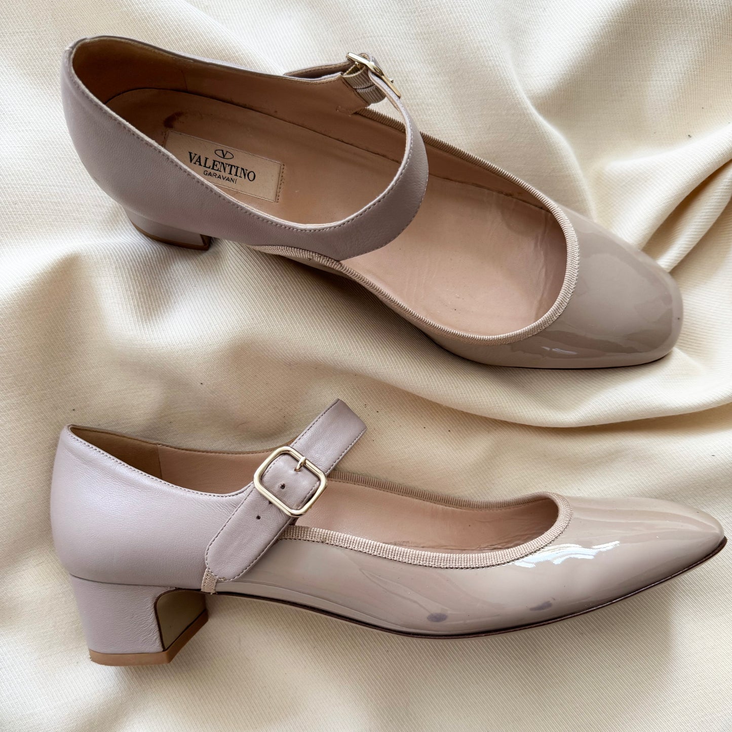 Valentino Garavani Plain Two-Tone Leather Mary Jane Pumps in Nude, size 40