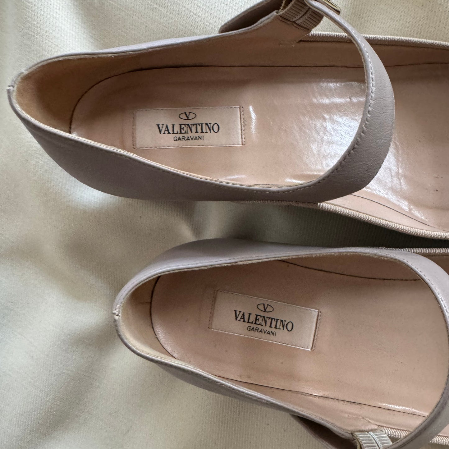 Valentino Garavani Plain Two-Tone Leather Mary Jane Pumps in Nude, size 40