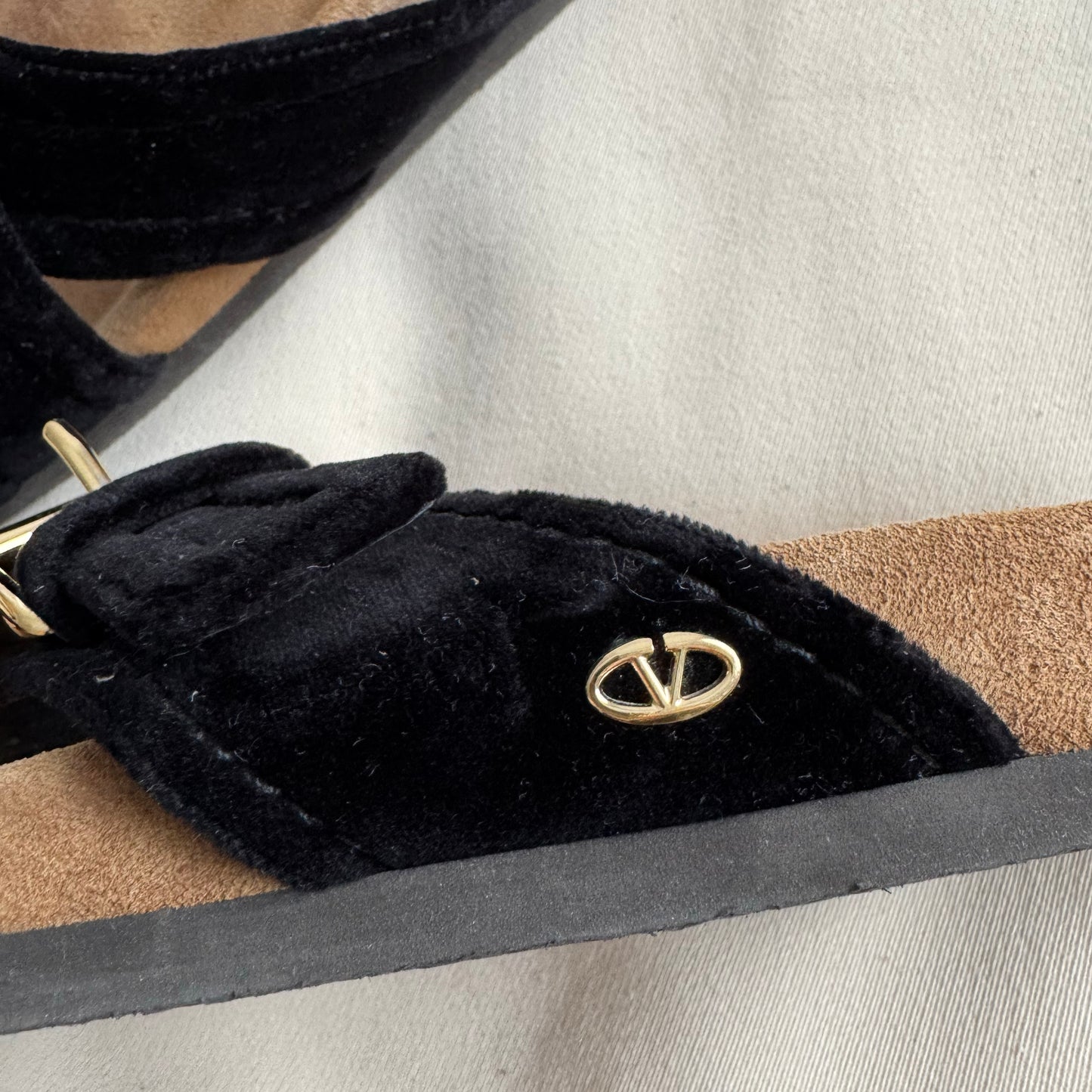 Valentino "Fussfriend" Velvet Slides in Black, size 42