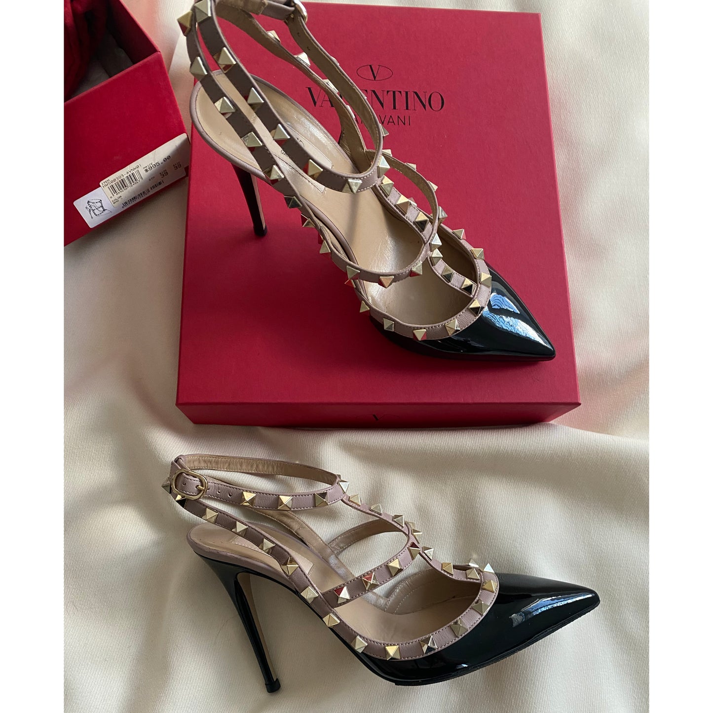 Valentino Garavani Rockstud Pumps in Black Patent, Size 39 (fits 8/8.5