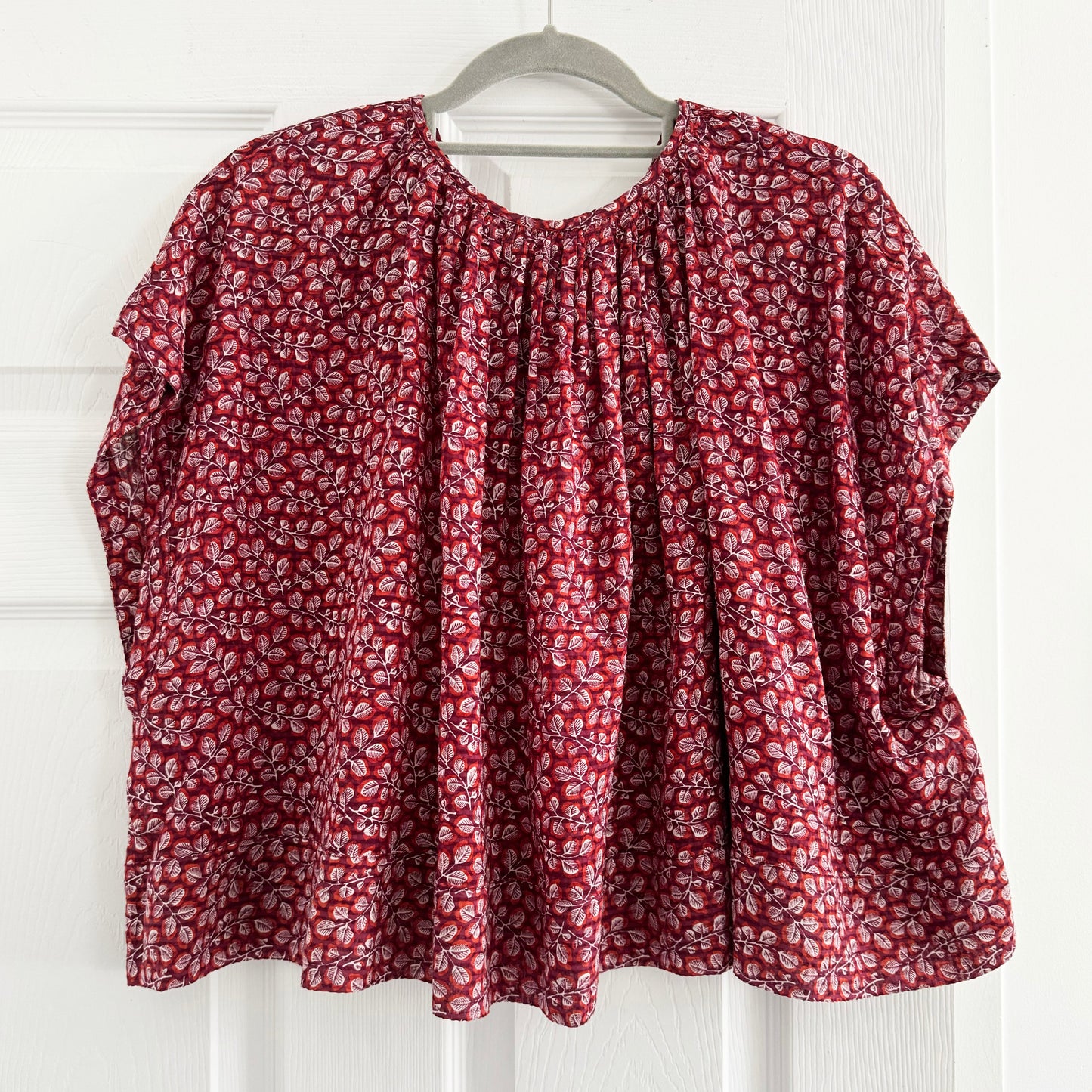 Vanessa Bruno Swingy Crop Top in Red Print, size 36 (fits size S/M)
