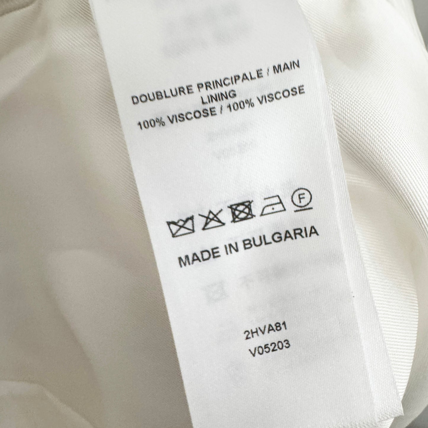 Vanessa Bruno "Acia" Ivory Crepe Collarless Blazer, size 36 (size 2)