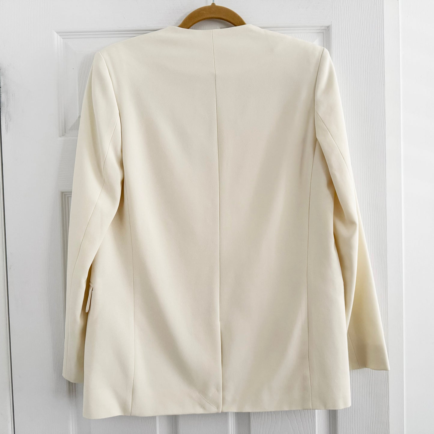 Vanessa Bruno "Acia" Ivory Crepe Collarless Blazer, size 36 (size 2)
