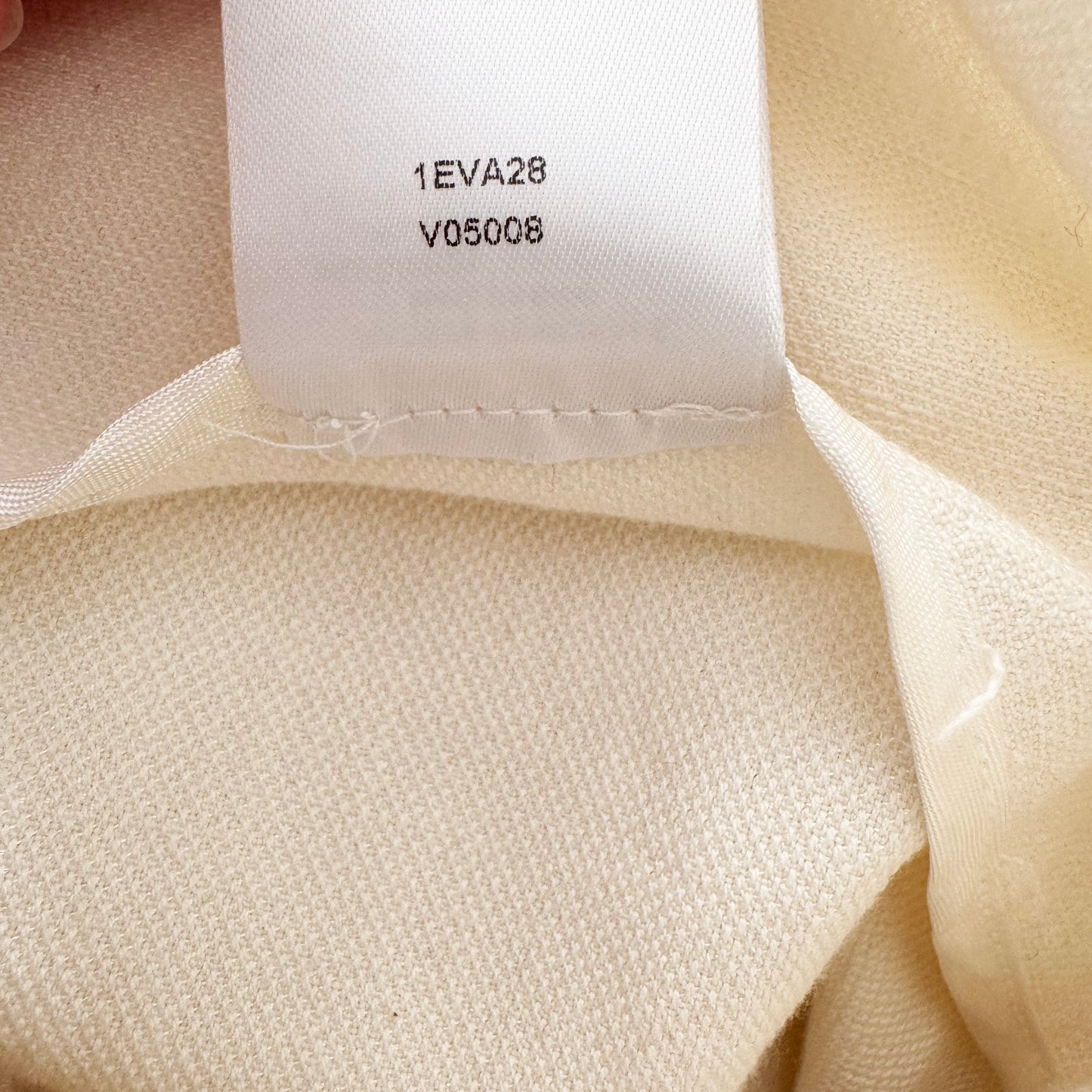 Vanessa Bruno "Ricardo" Shorts with Tie Waist in Ivory, size 38