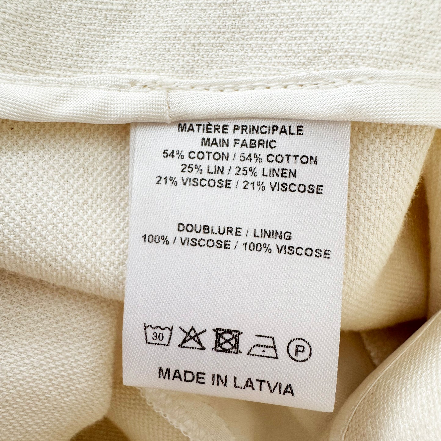 Vanessa Bruno "Ricardo" Shorts with Tie Waist in Ivory, size 38