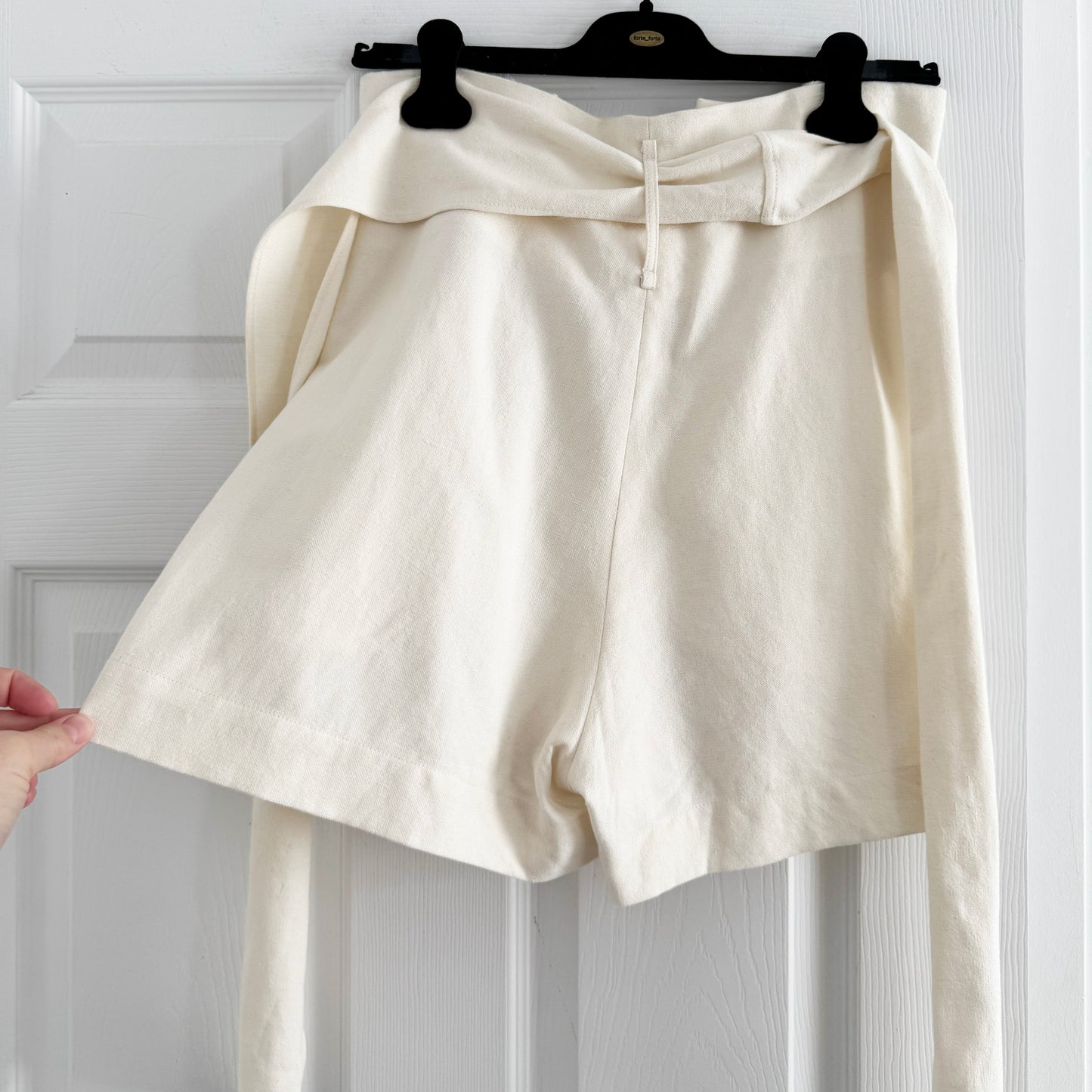 Vanessa Bruno "Ricardo" Shorts with Tie Waist in Ivory, size 38