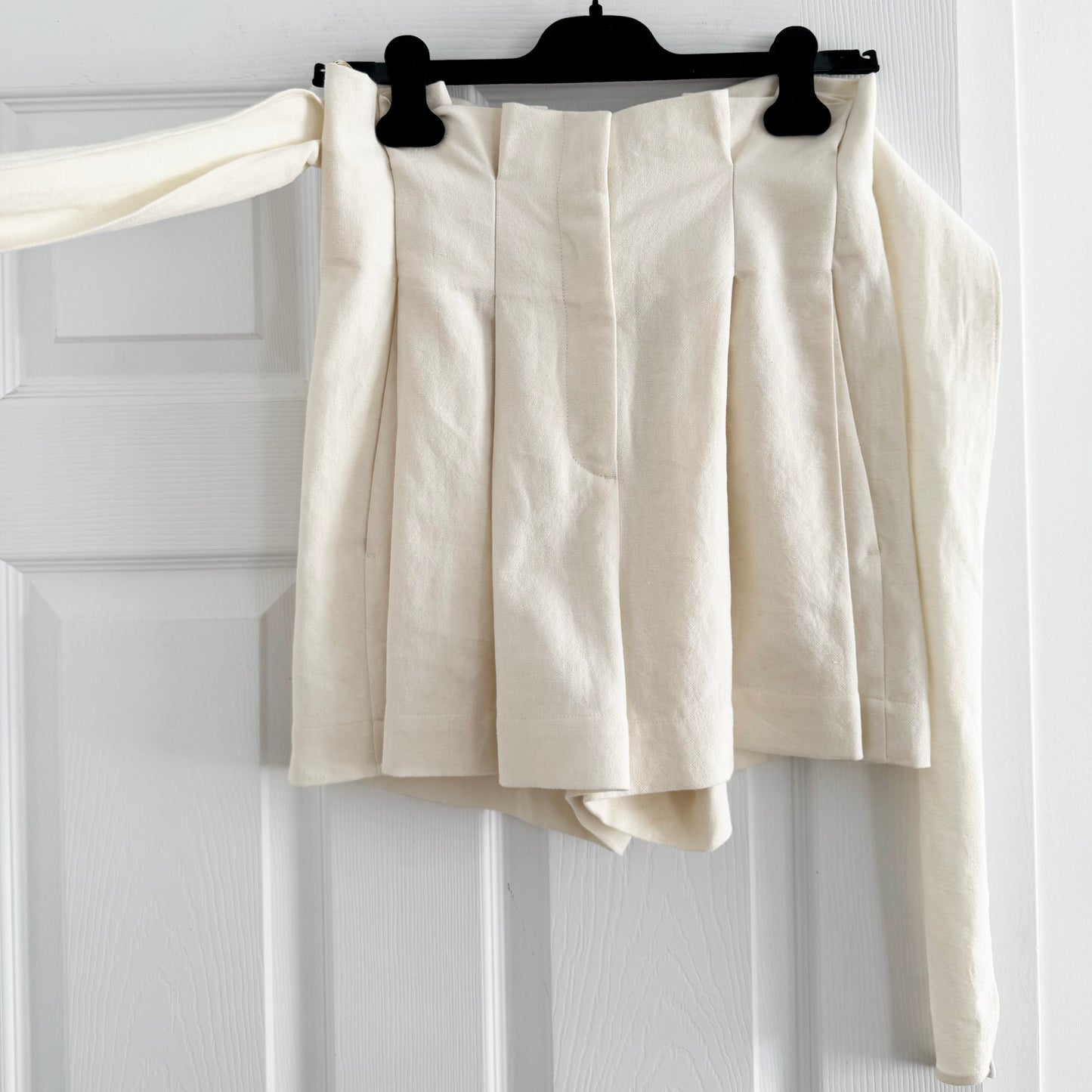Vanessa Bruno "Ricardo" Shorts with Tie Waist in Ivory, size 38