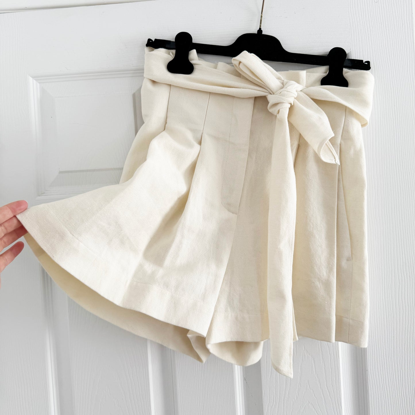 Vanessa Bruno "Ricardo" Shorts with Tie Waist in Ivory, size 38