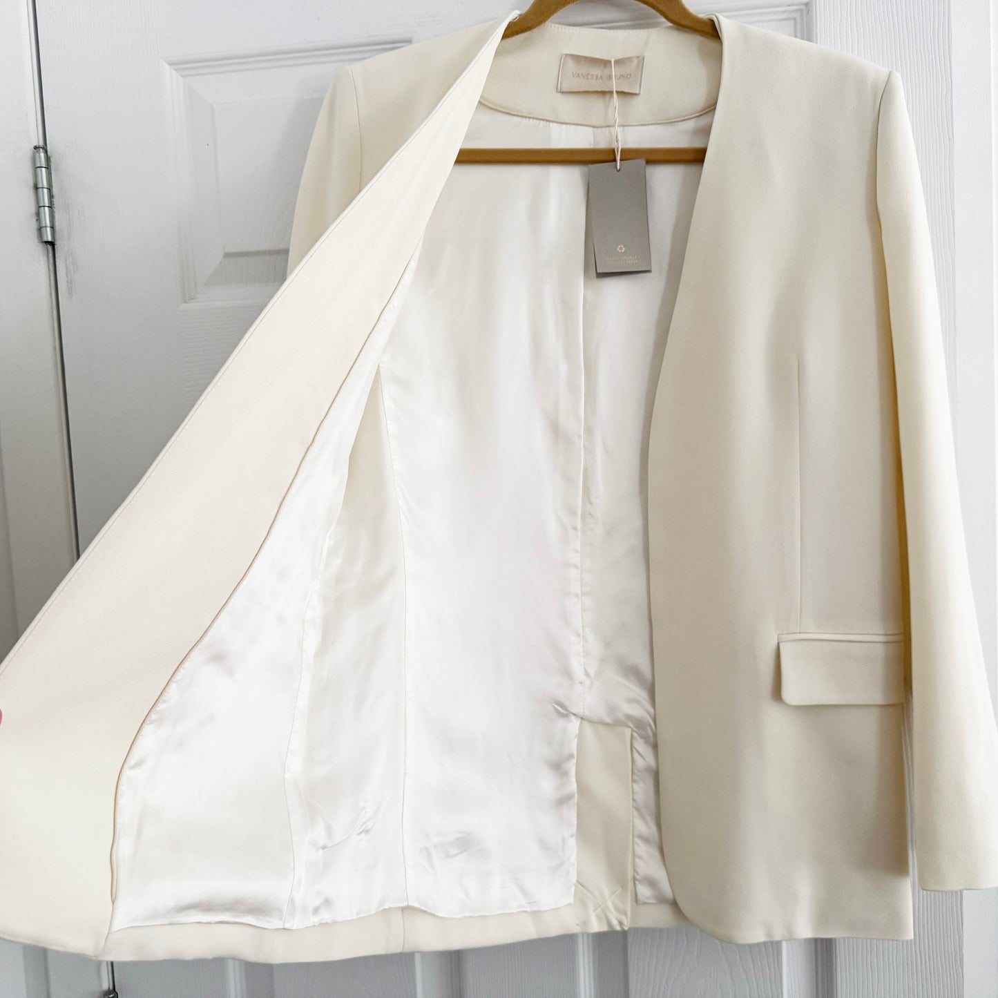 Vanessa Bruno "Acia" Ivory Crepe Collarless Blazer, size 36 (size 2)